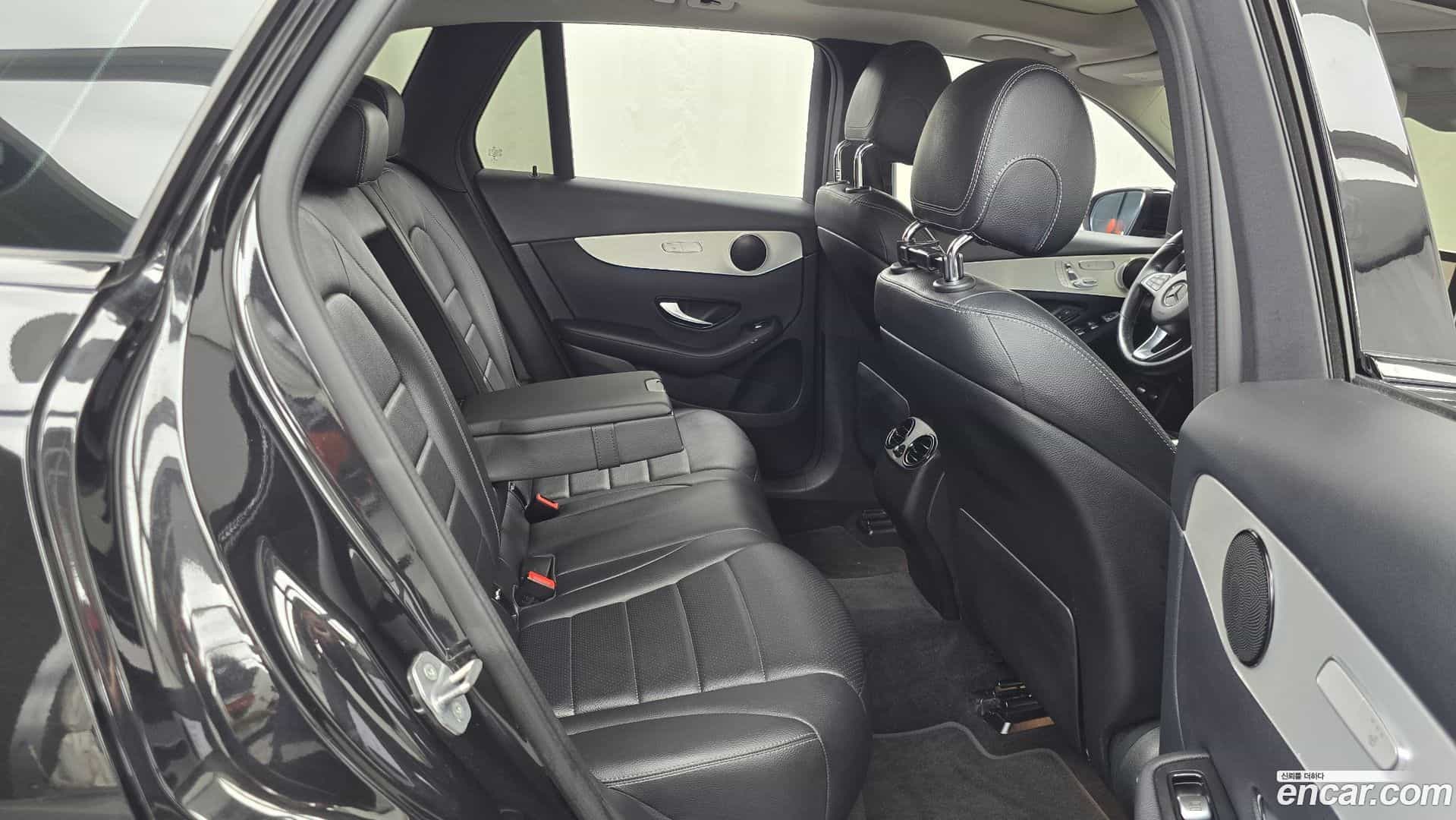 GLC-Class Mercedes-Benz 2018.10-OPTION-015