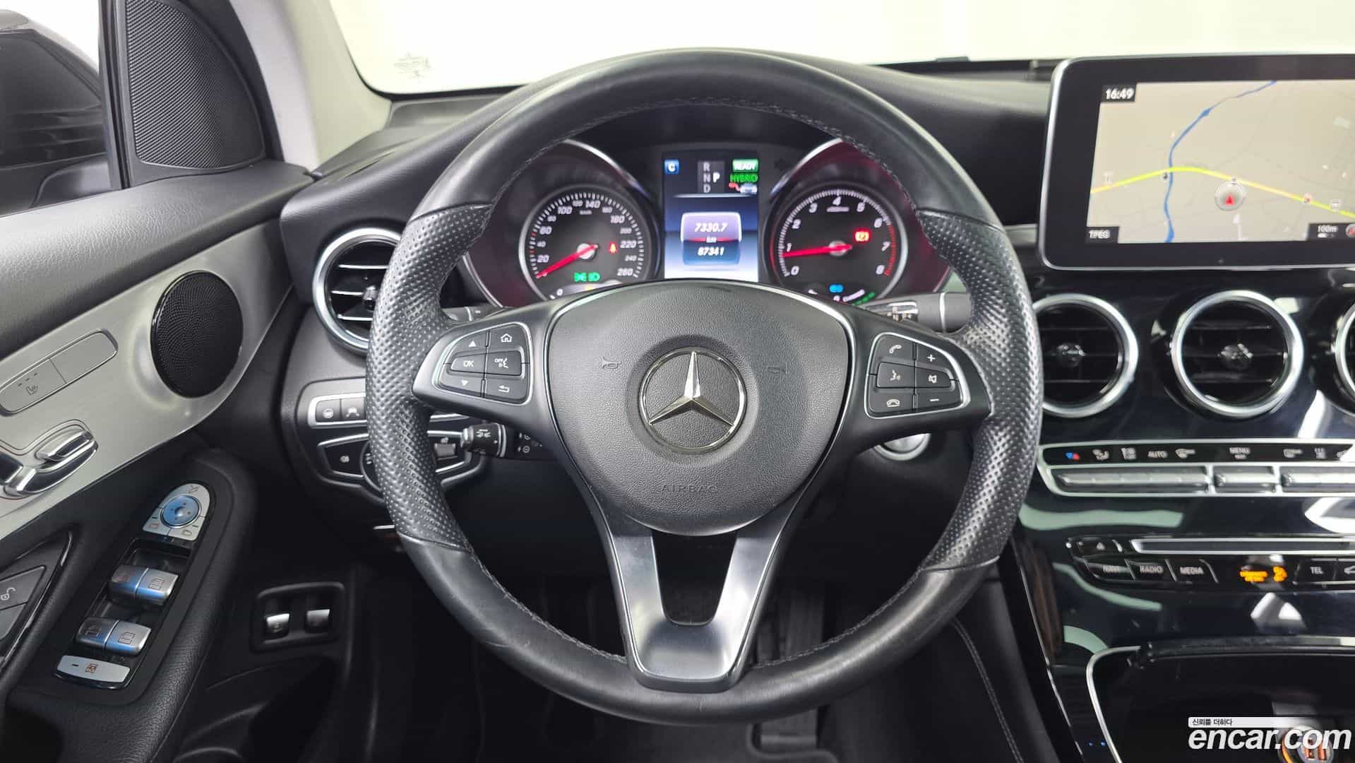 GLC-Class Mercedes-Benz 2018.10-OPTION-016