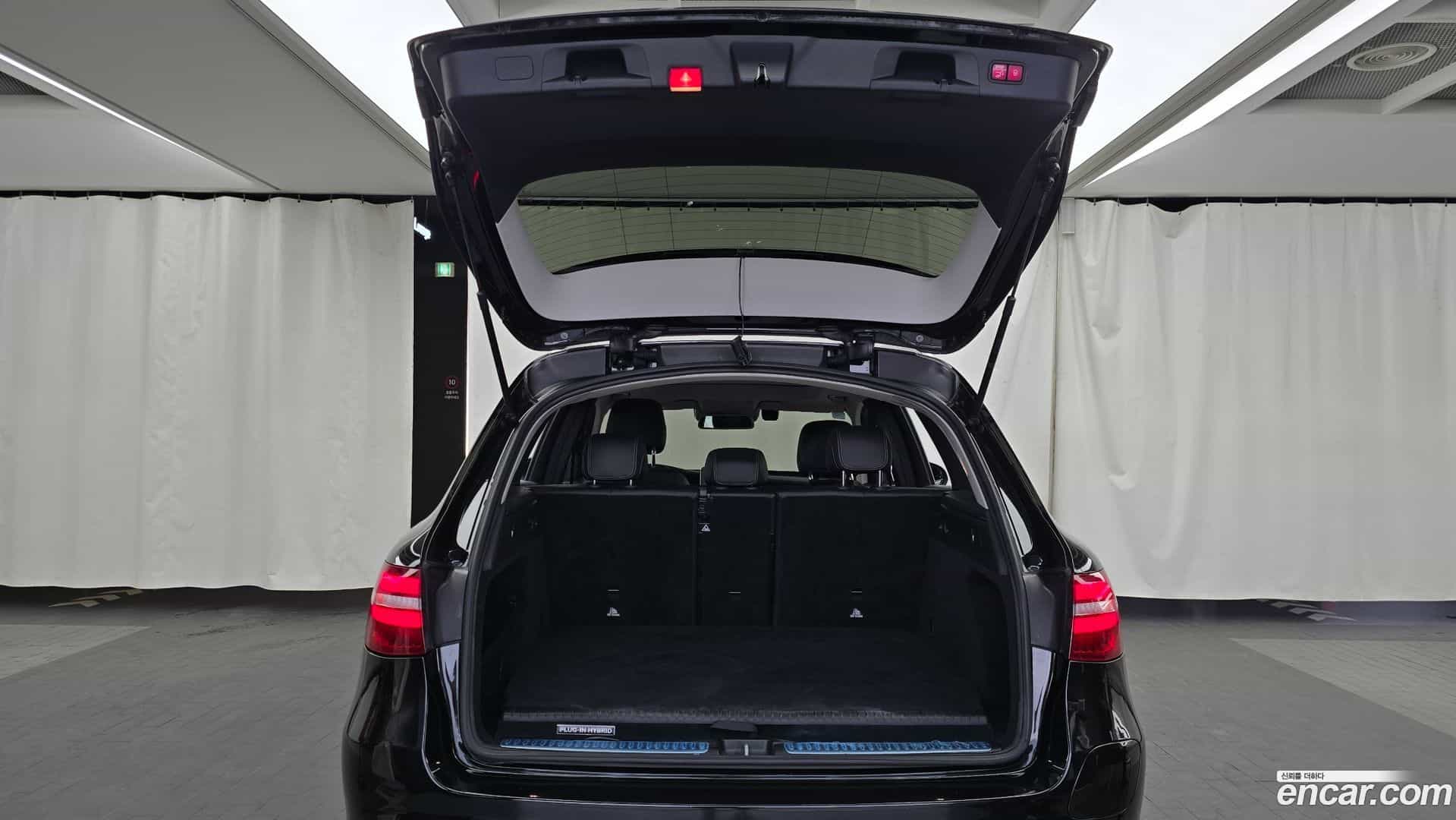 GLC-Class Mercedes-Benz 2018.10-OPTION-024