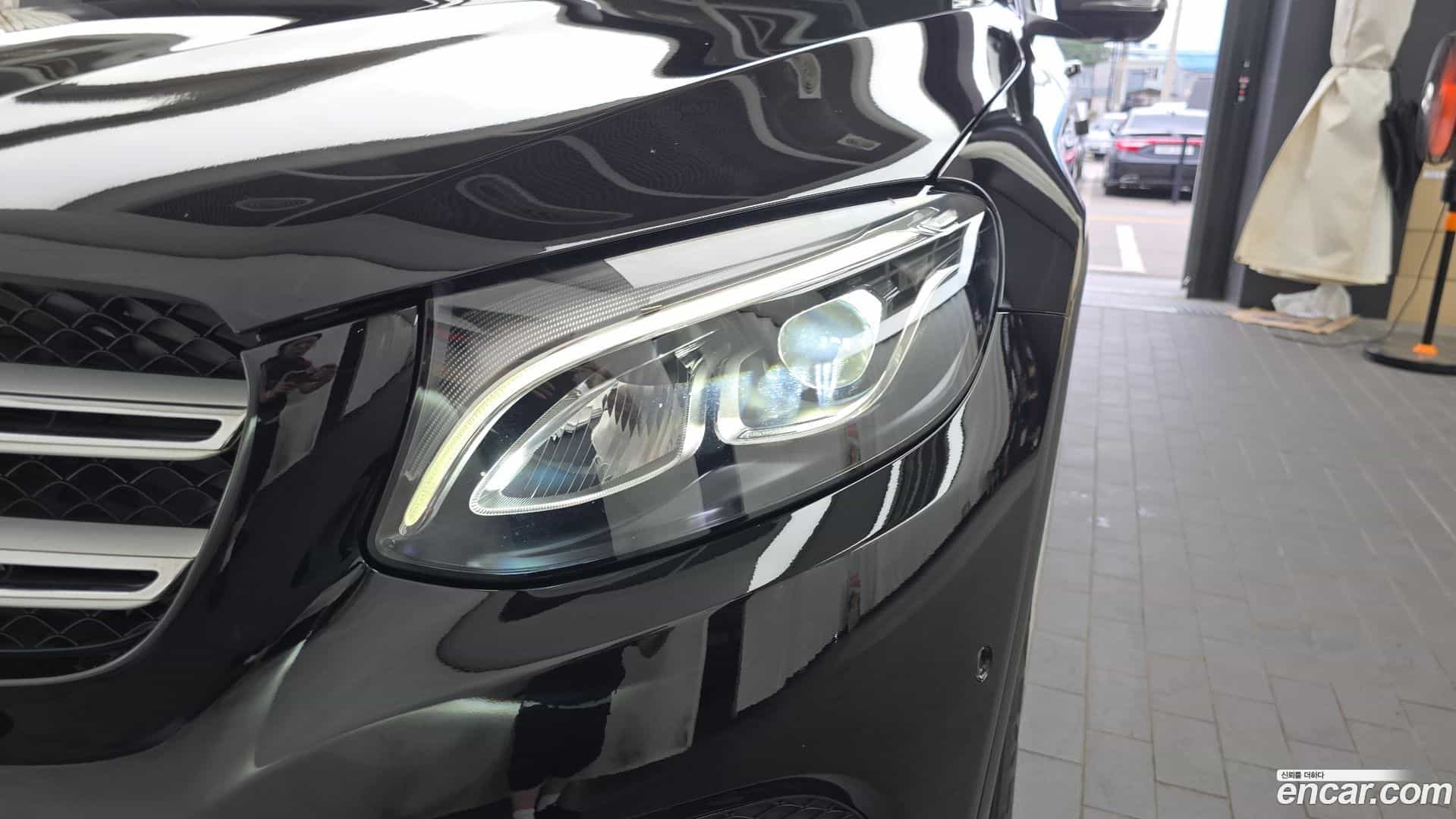 GLC-Class Mercedes-Benz 2018.10-OUTER-032