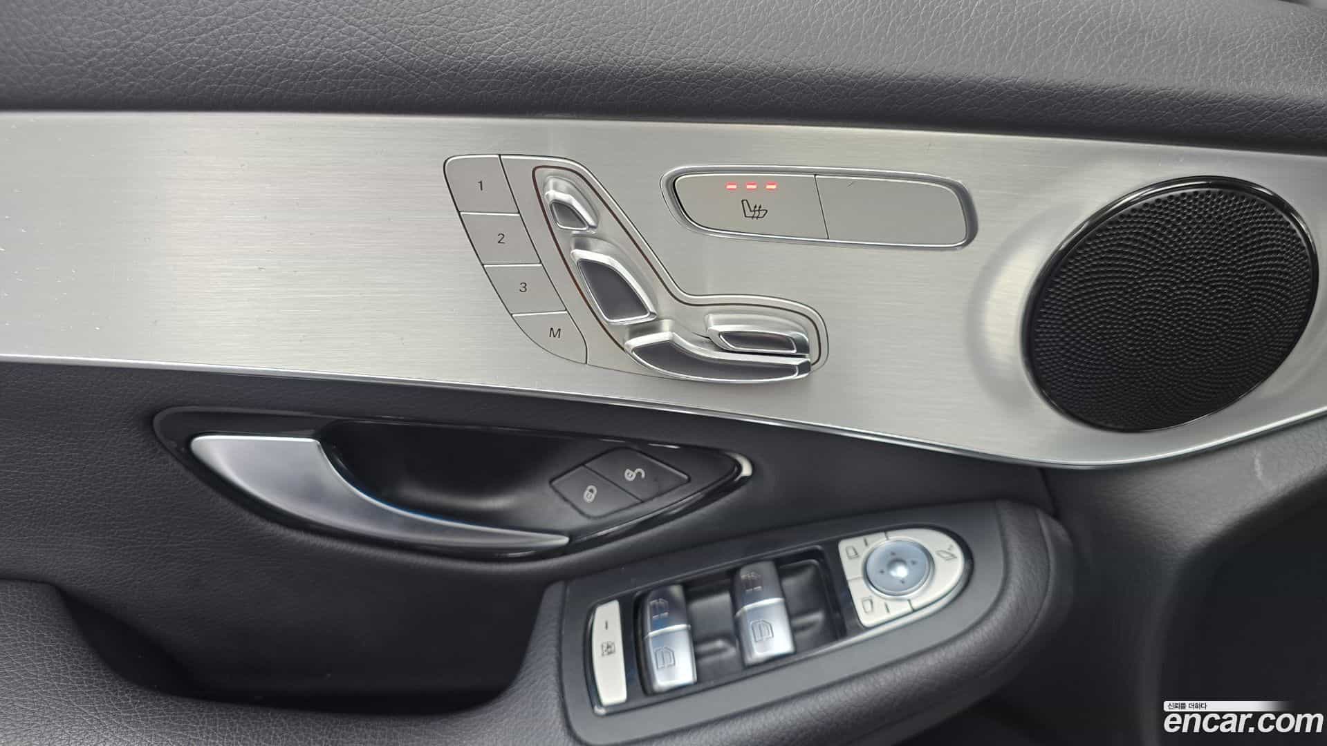 GLC-Class Mercedes-Benz 2018.10-OPTION-041