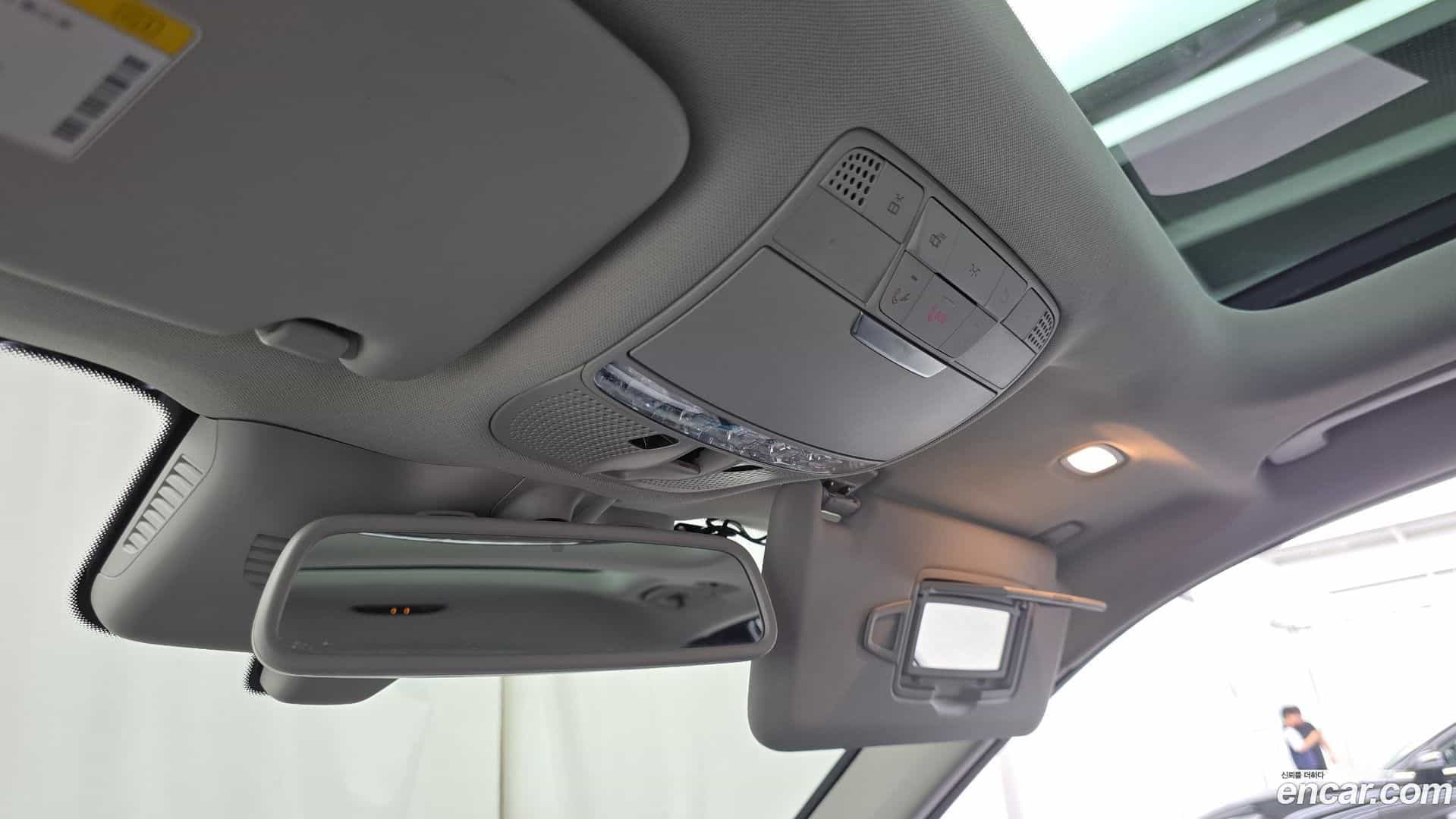 GLC-Class Mercedes-Benz 2018.10-OPTION-042