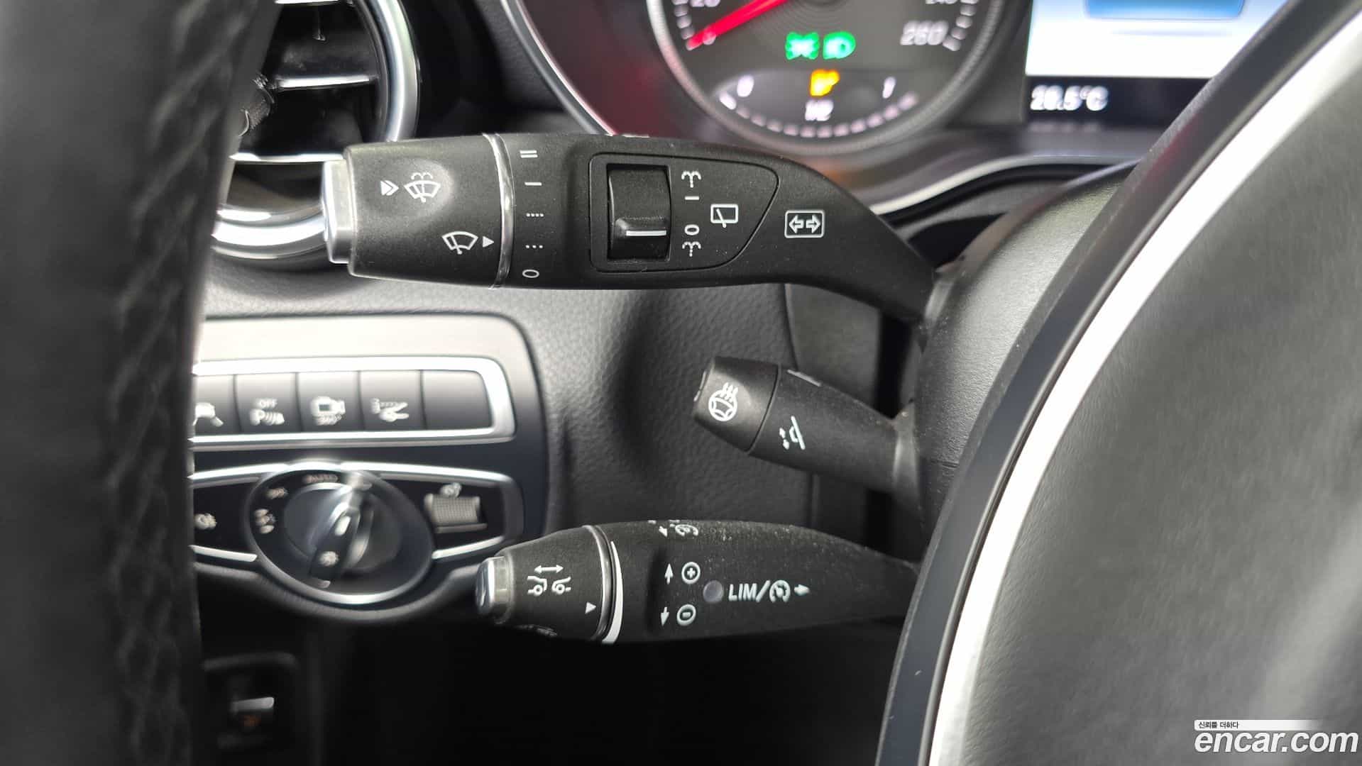 GLC-Class Mercedes-Benz 2018.10-OPTION-045