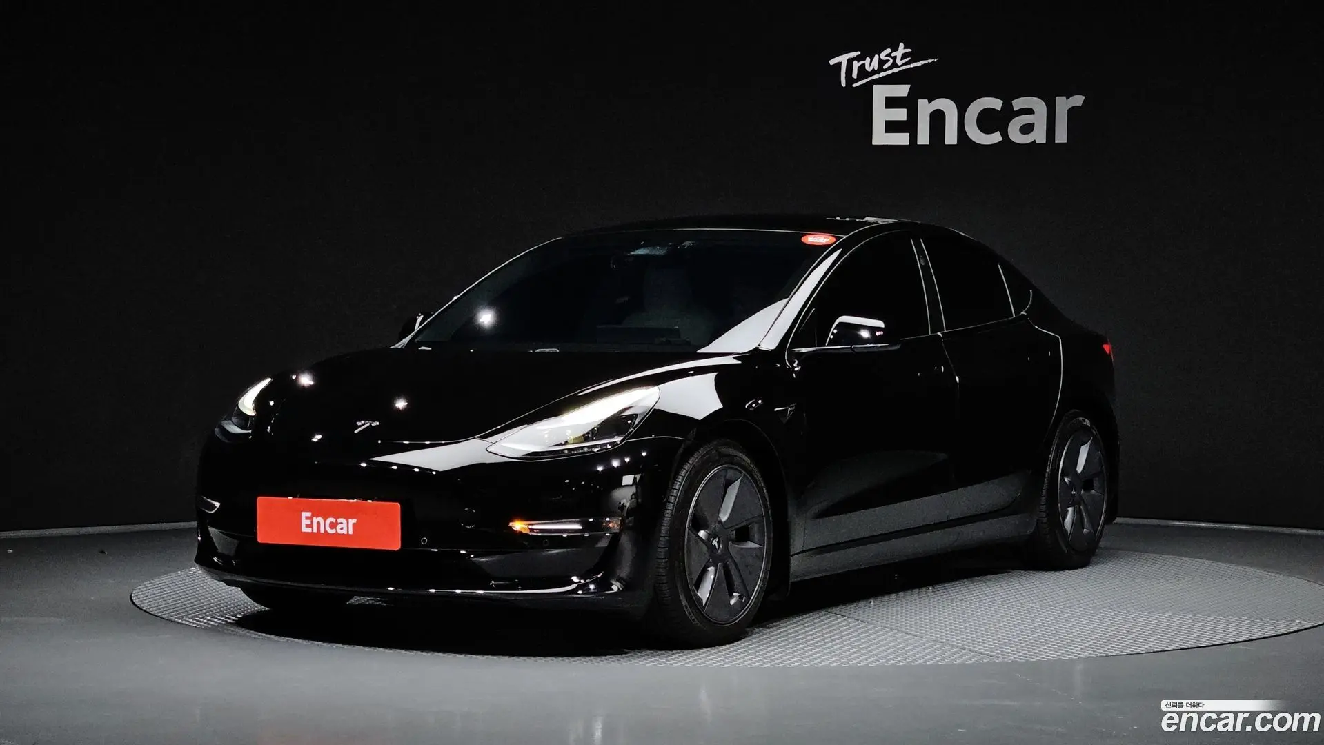 Main__Slider__Photo:Model 3 Tesla 2021.10-0