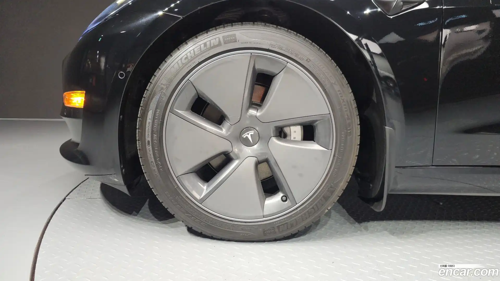 Model 3 Tesla 2021.10-OUTER-005