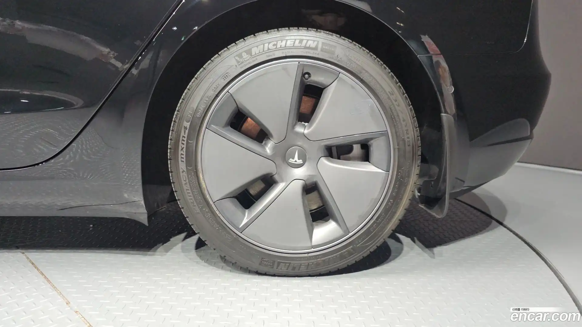 Model 3 Tesla 2021.10-OUTER-031