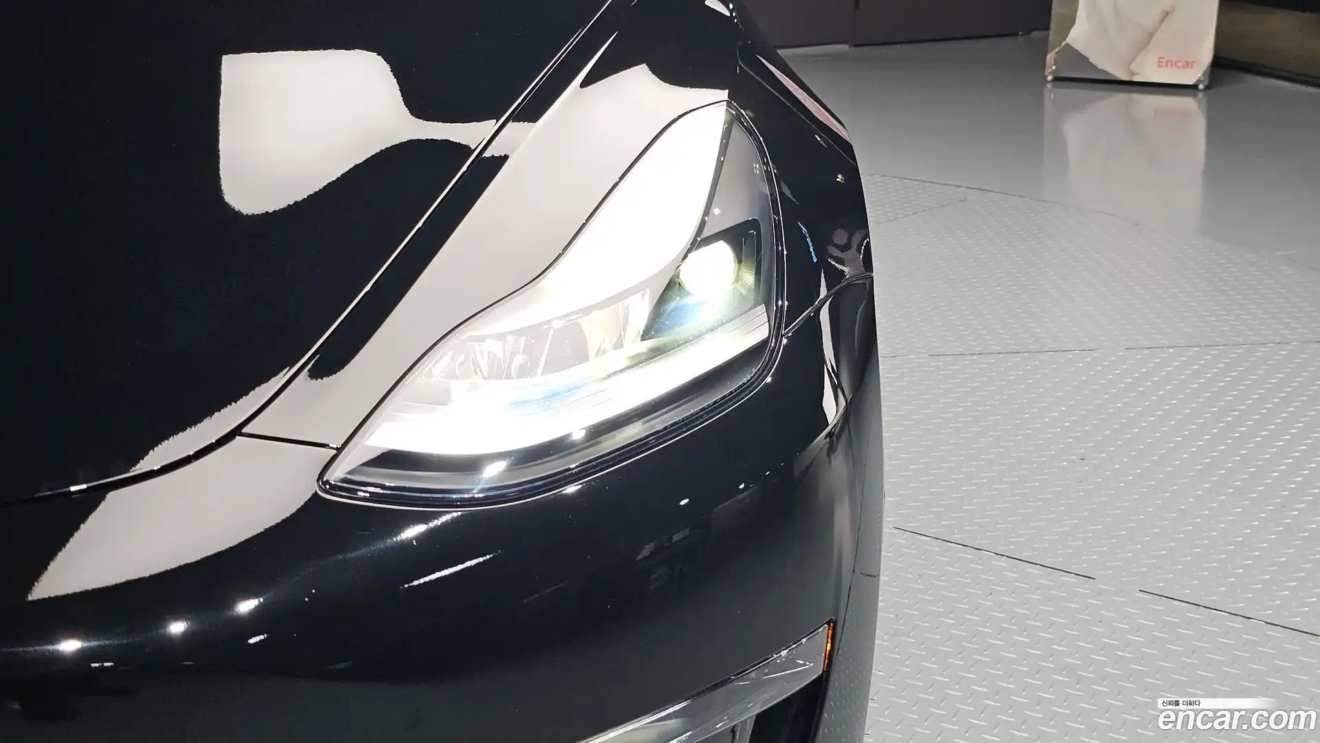 Model 3 Tesla 2021.10-OUTER-032
