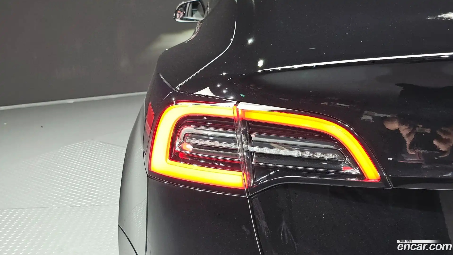 Model 3 Tesla 2021.10-OUTER-033