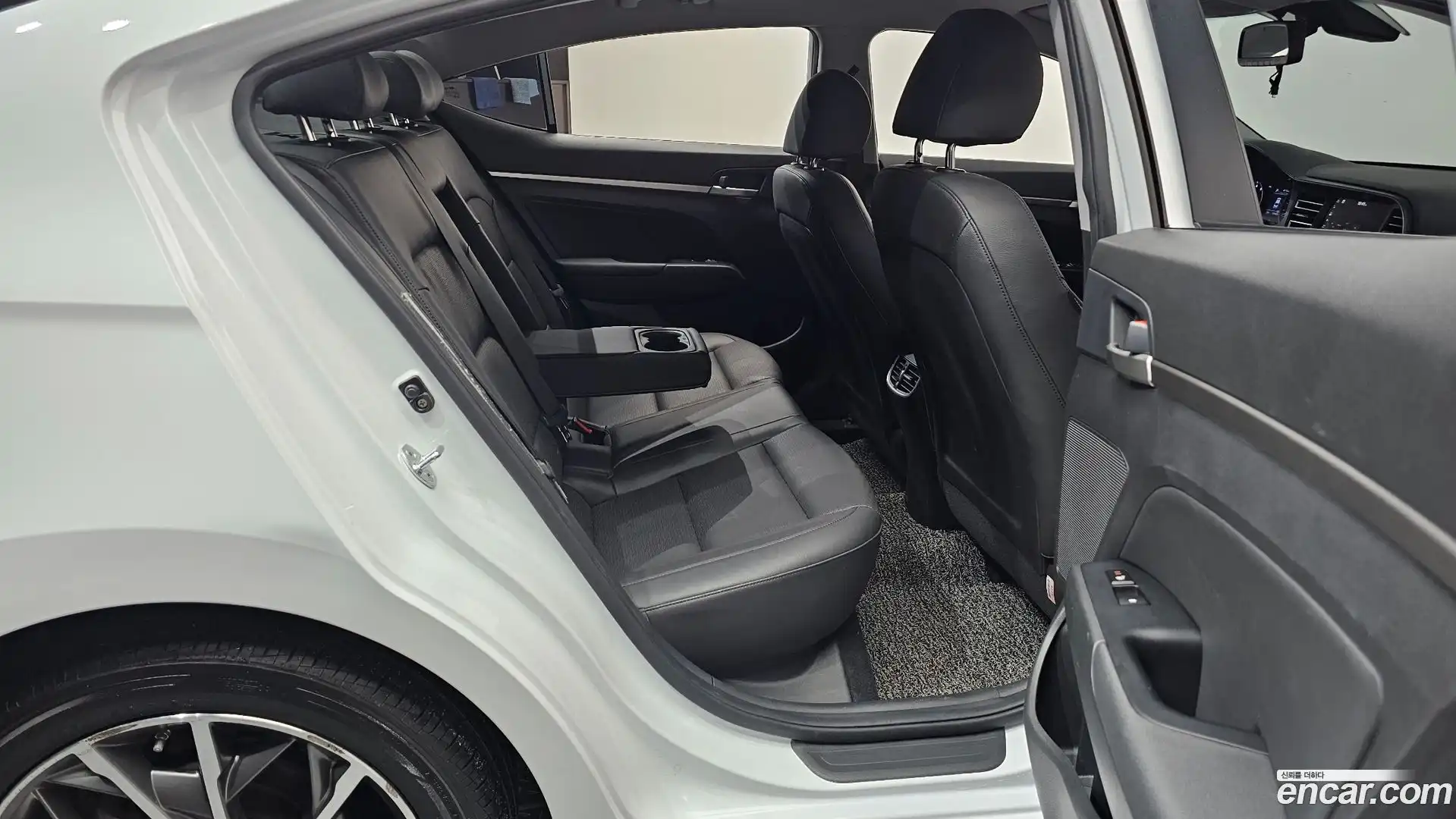 AVANTE Hyundai 2019.11-OPTION-015