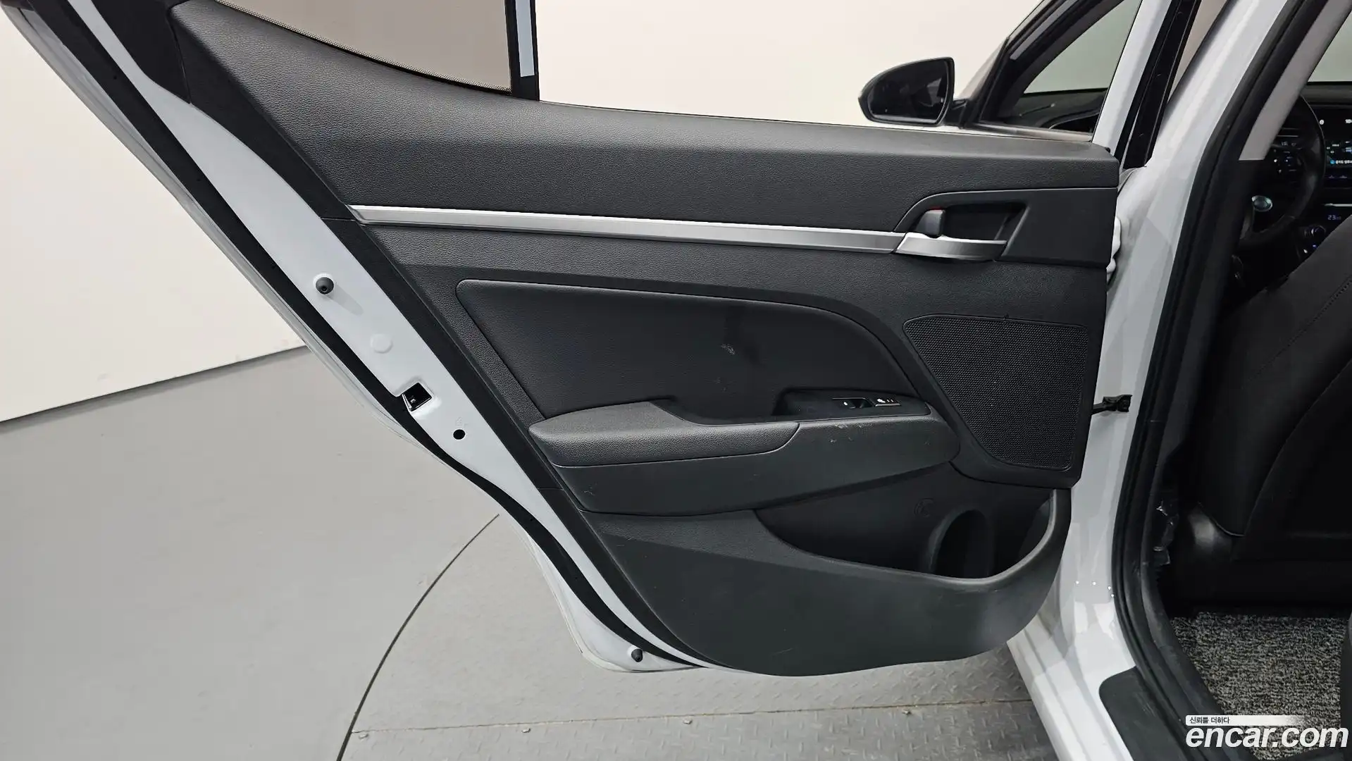 AVANTE Hyundai 2019.11-INNER-035