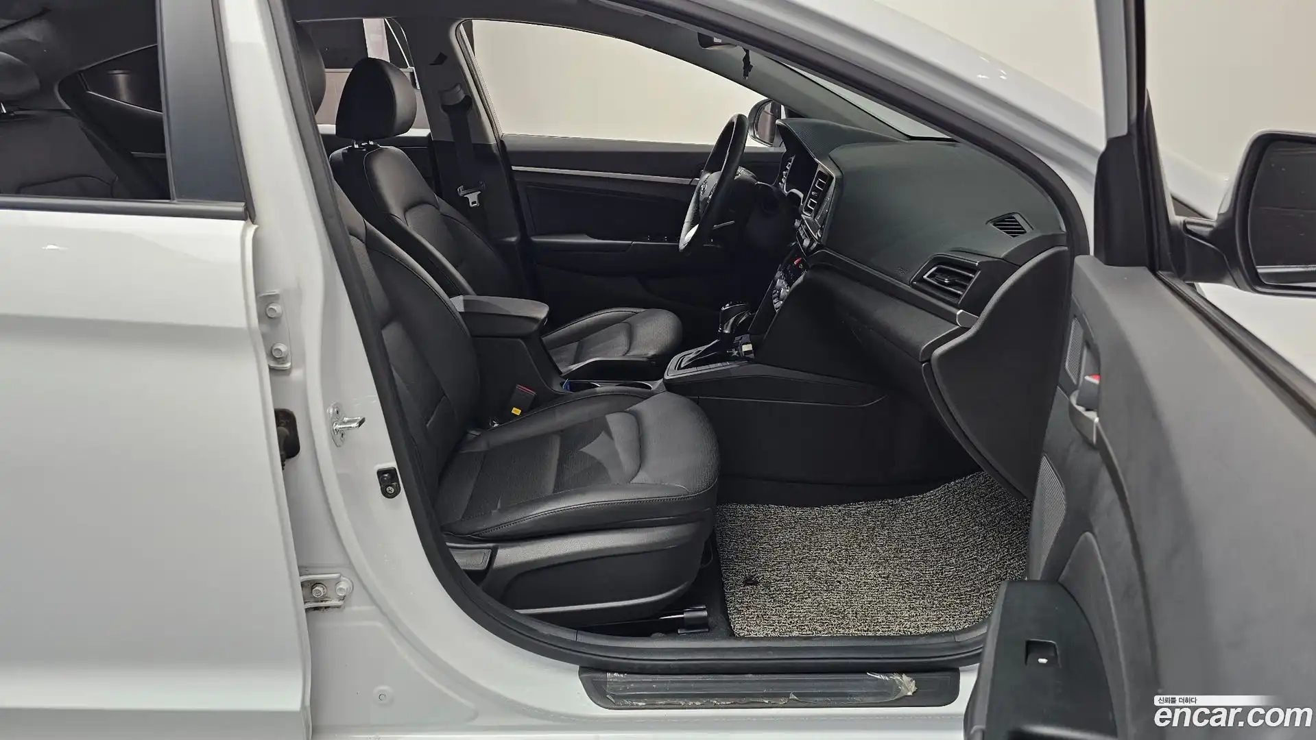 AVANTE Hyundai 2019.11-INNER-036