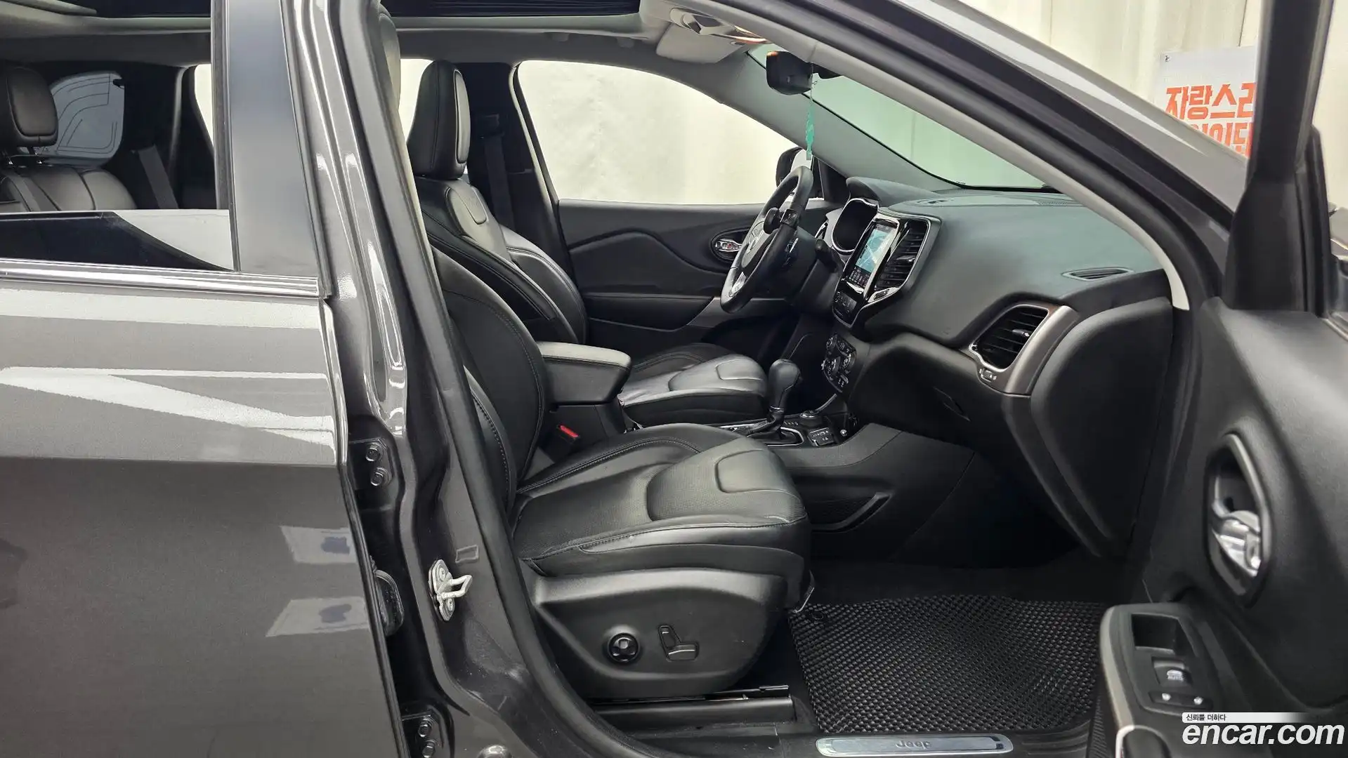 Cherokee Jeep 2021.5-OPTION-015