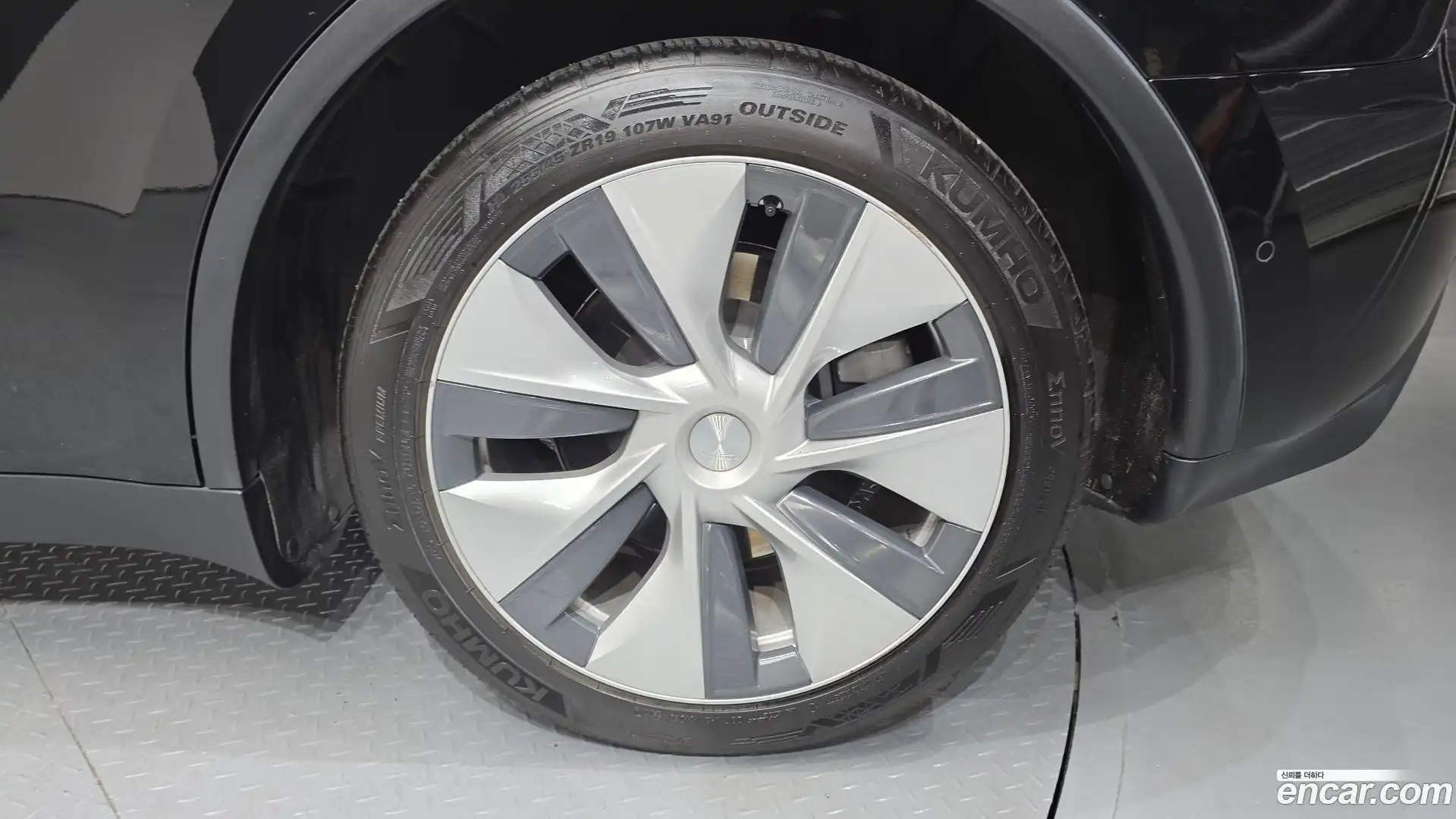 Model Y Tesla 2021.8-OUTER-031
