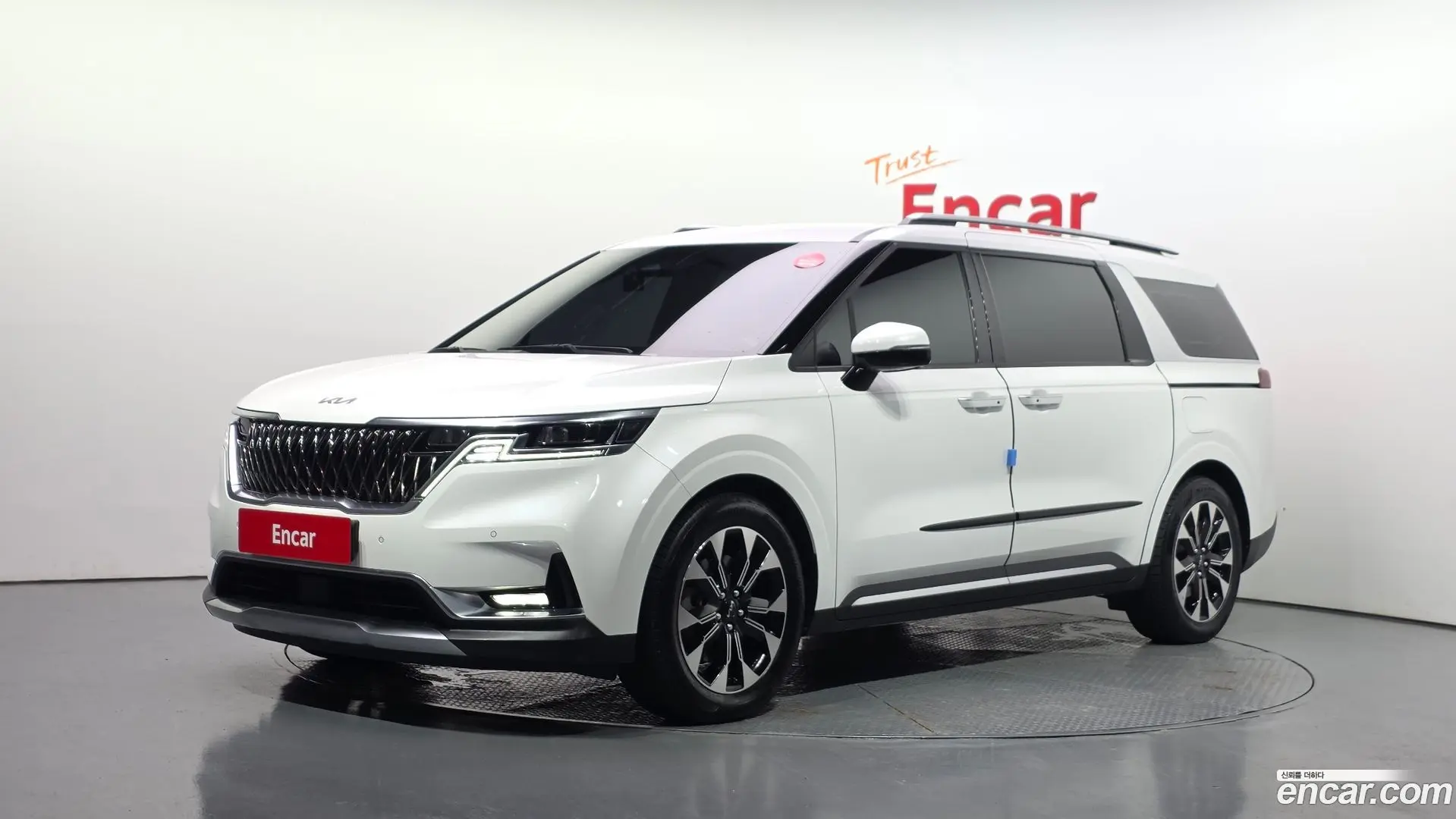 Main__Slider__Photo:Canival Kia 2020.8-0
