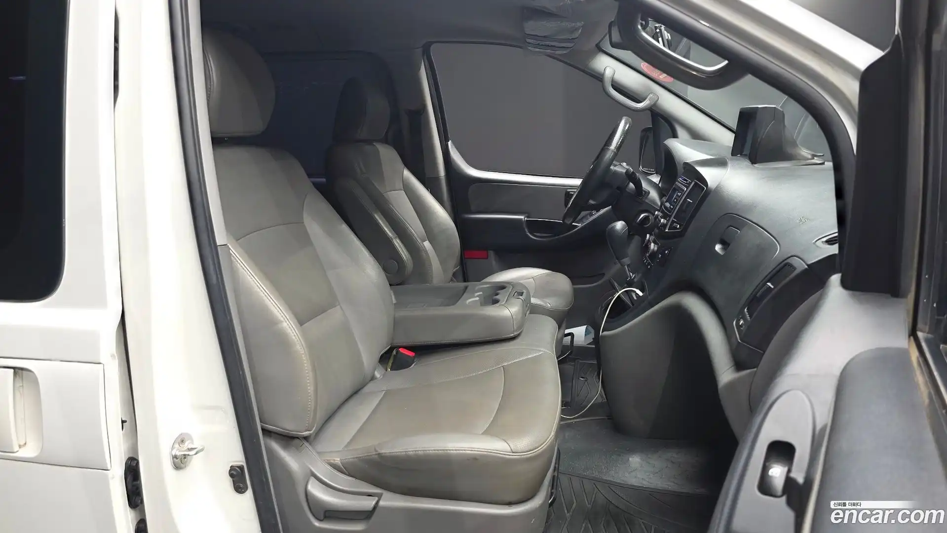 Starex Hyundai 2016.6-INNER-036