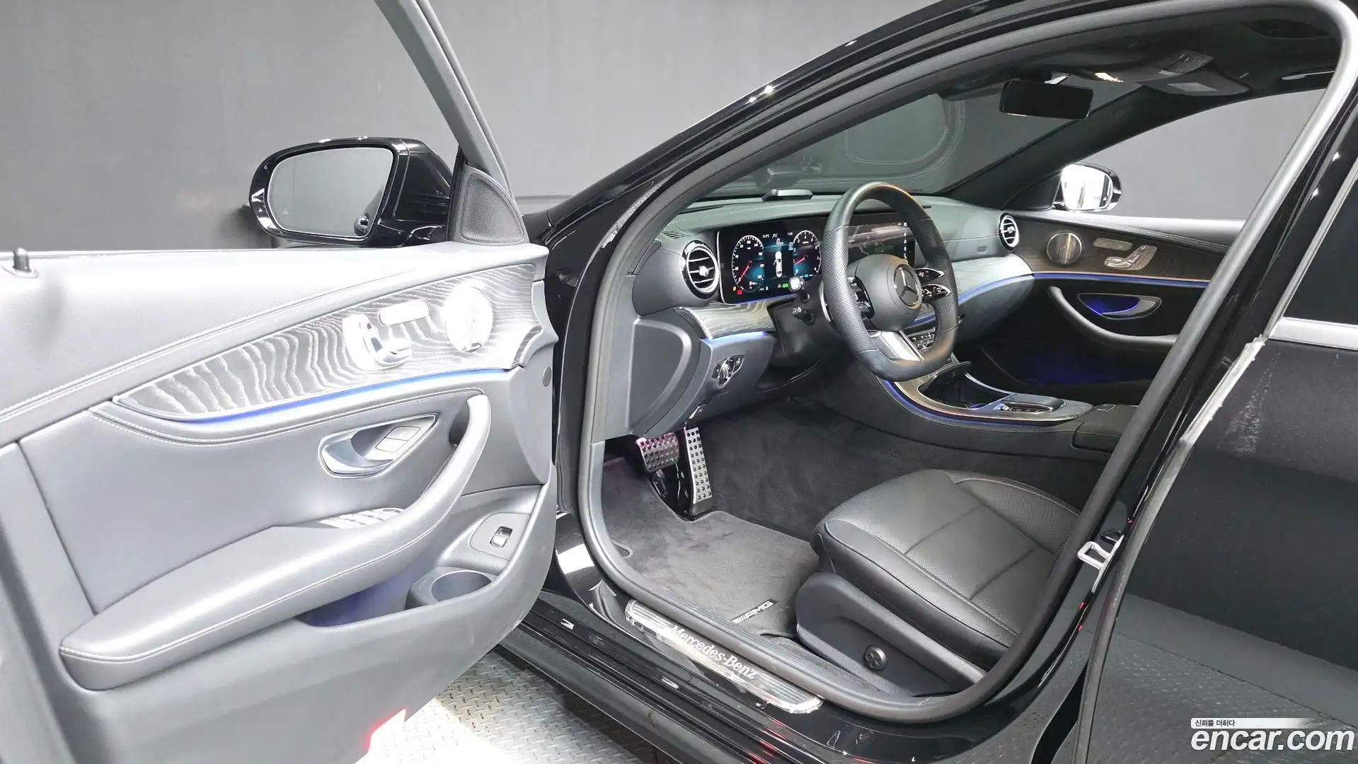 E-Class Mercedes-Benz 2022.6-INNER-010