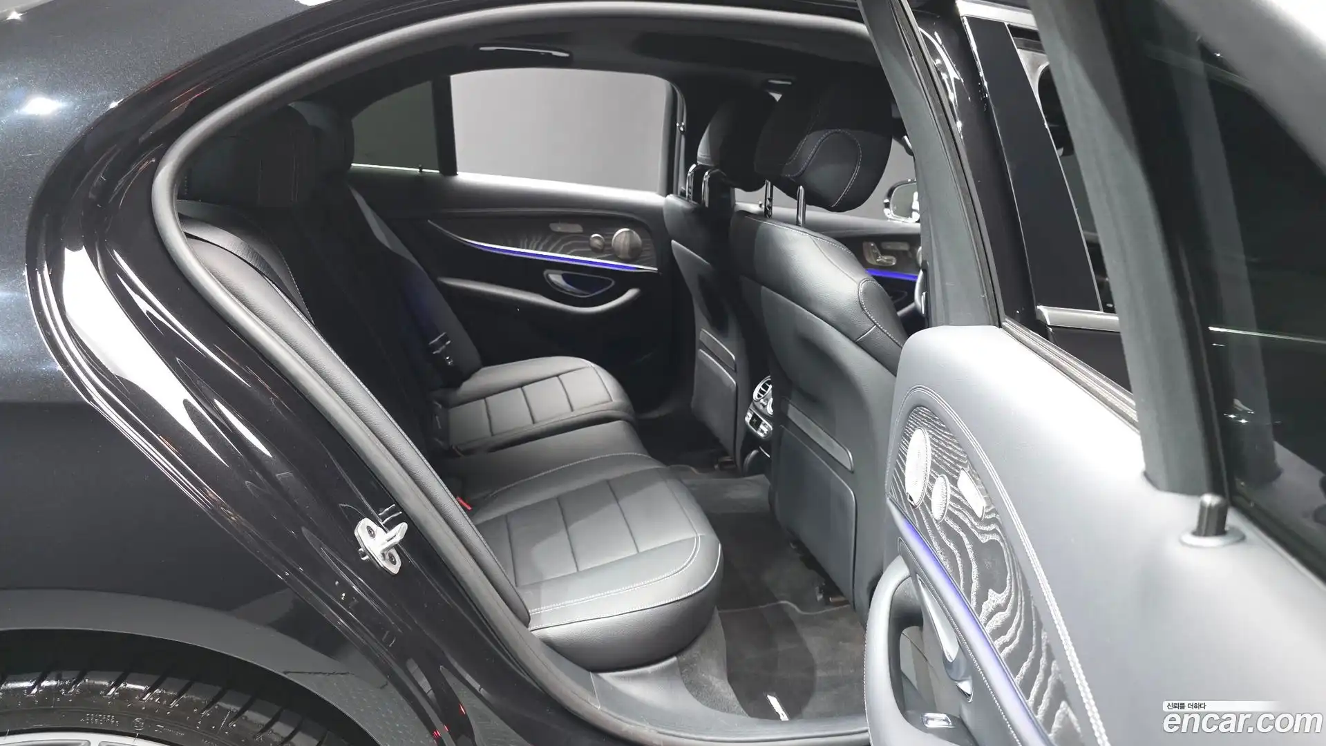 E-Class Mercedes-Benz 2022.6-OPTION-016