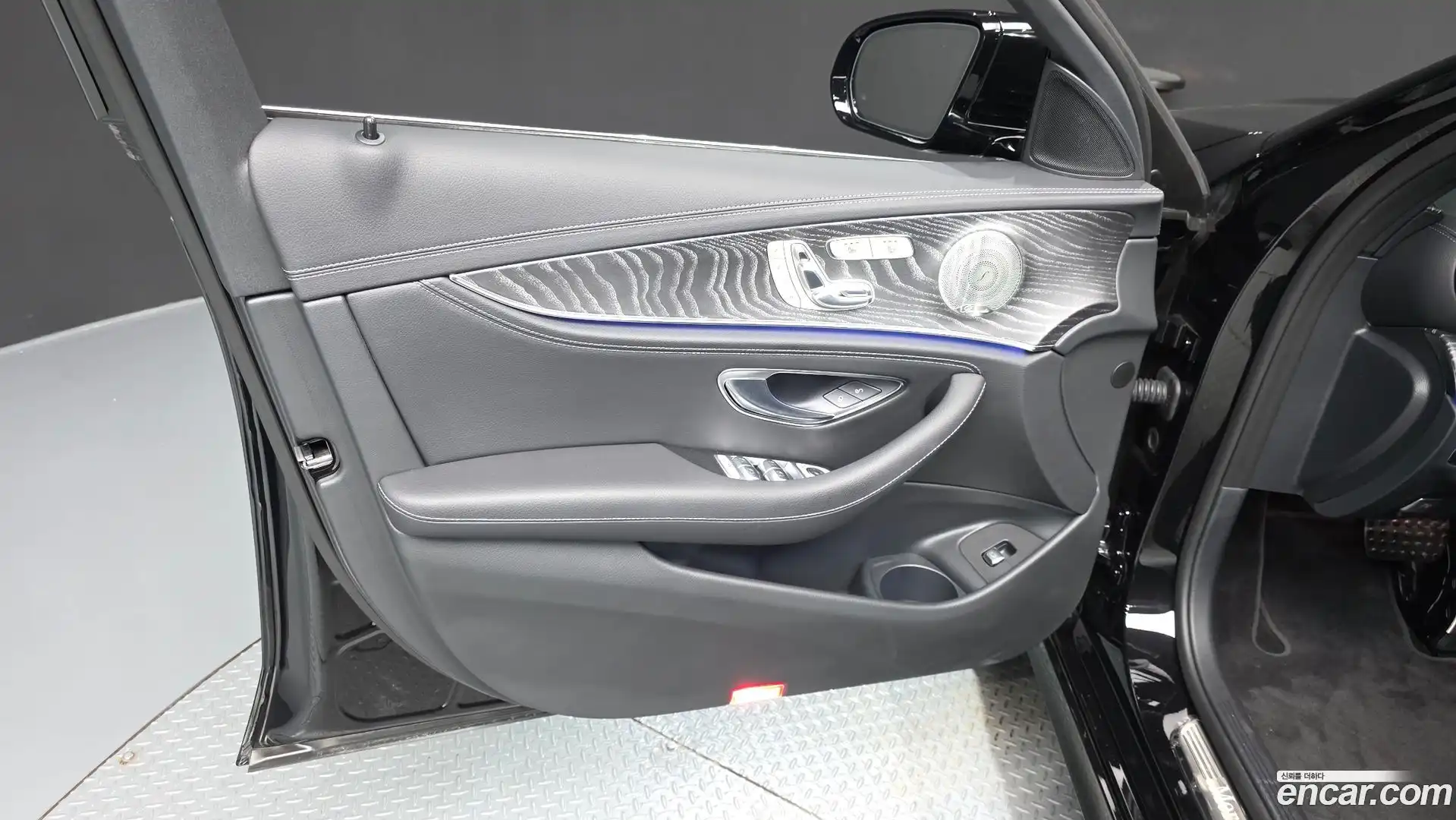 E-Class Mercedes-Benz 2022.6-INNER-034