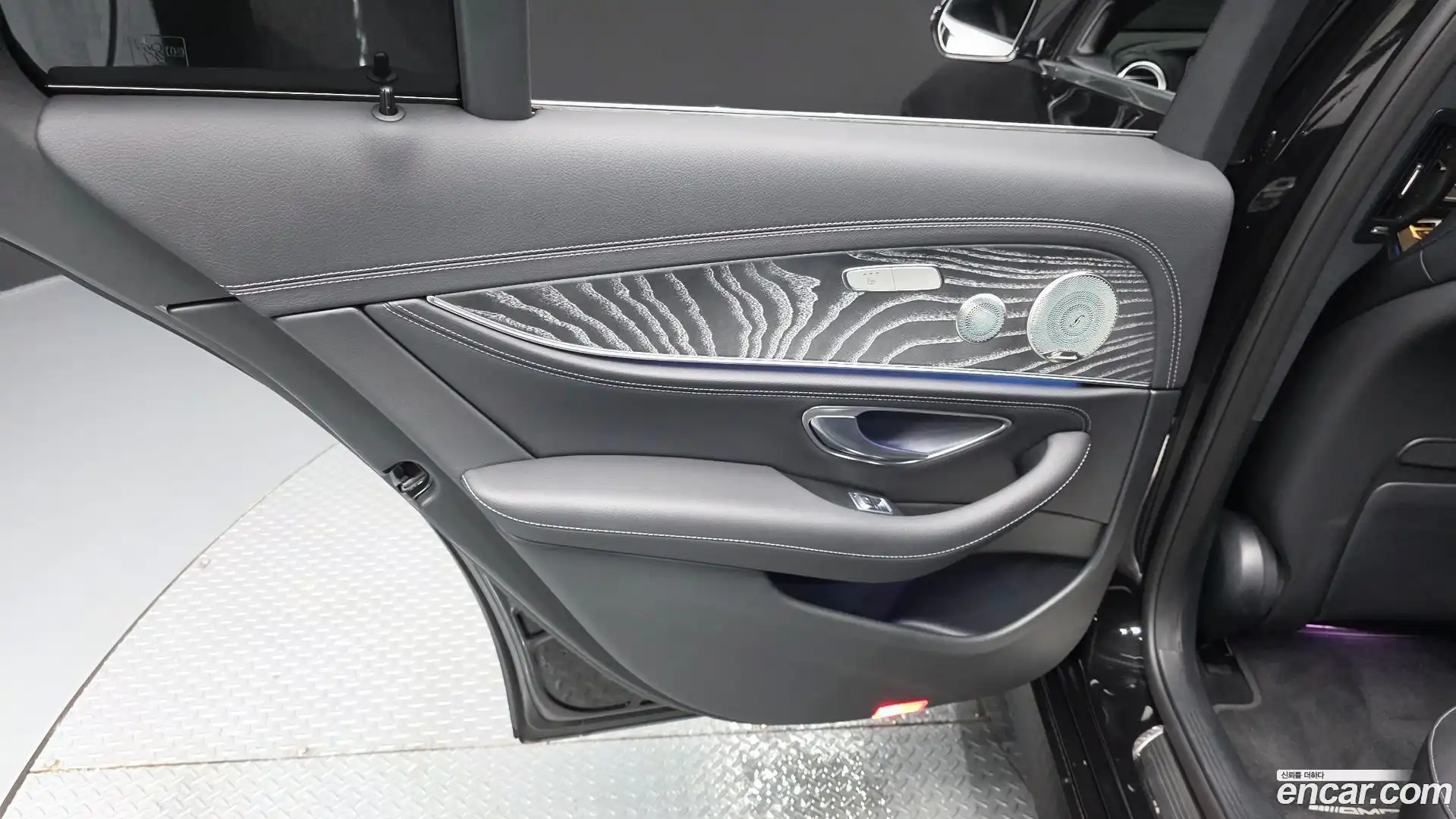 E-Class Mercedes-Benz 2022.6-INNER-035