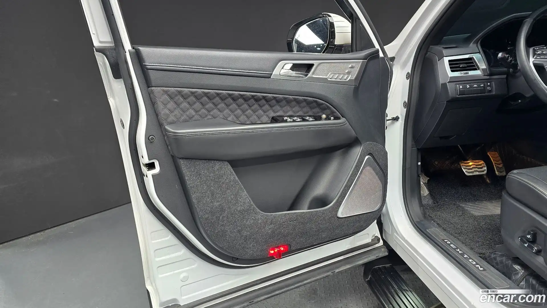 Rexton KG Mobility 2022.3-INNER-034
