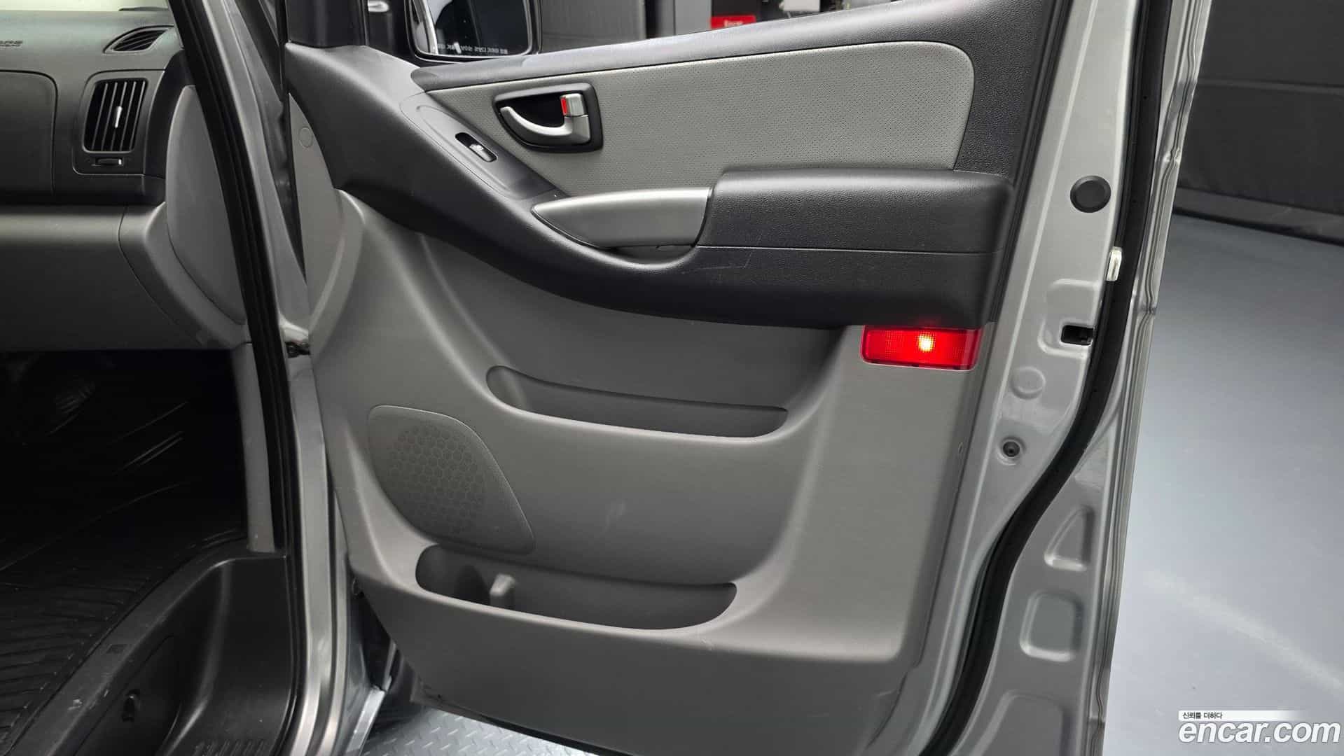 Starex Hyundai 2020.2-INNER-034