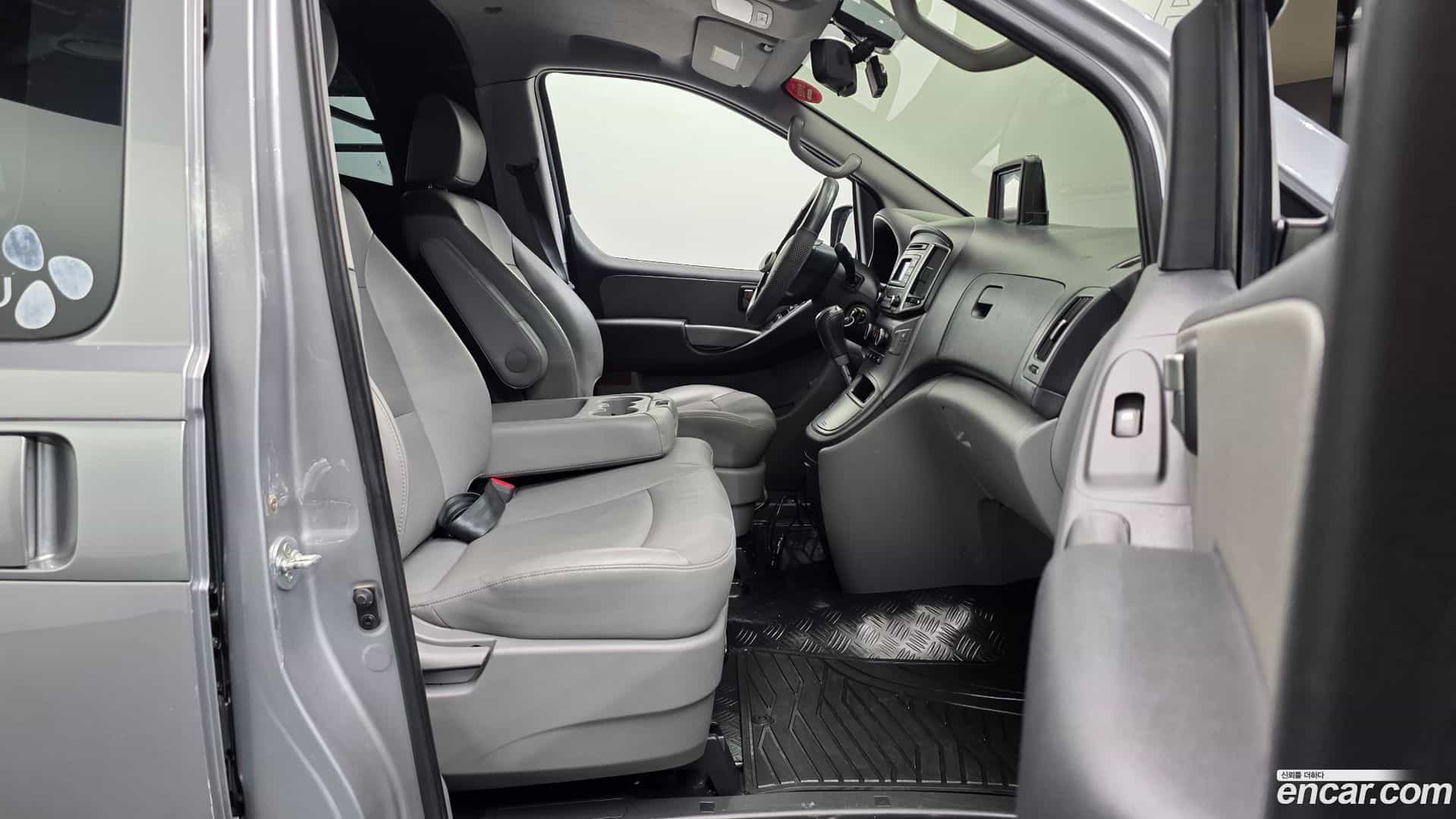Starex Hyundai 2020.2-INNER-036