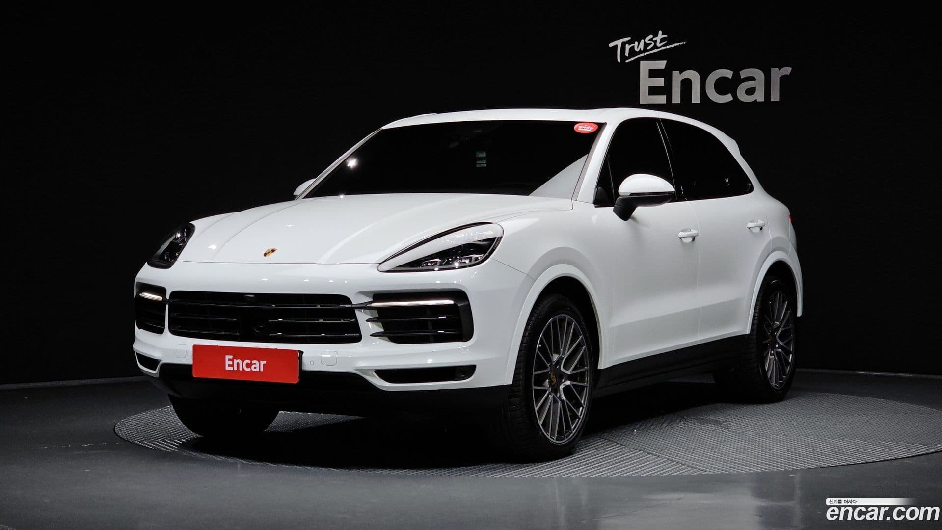 Main__Slider__Photo:Cayenne Porsche 2020.3-0