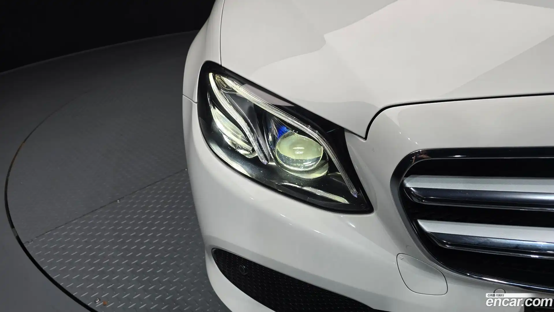 E-Class Mercedes-Benz 2018.3-OUTER-032