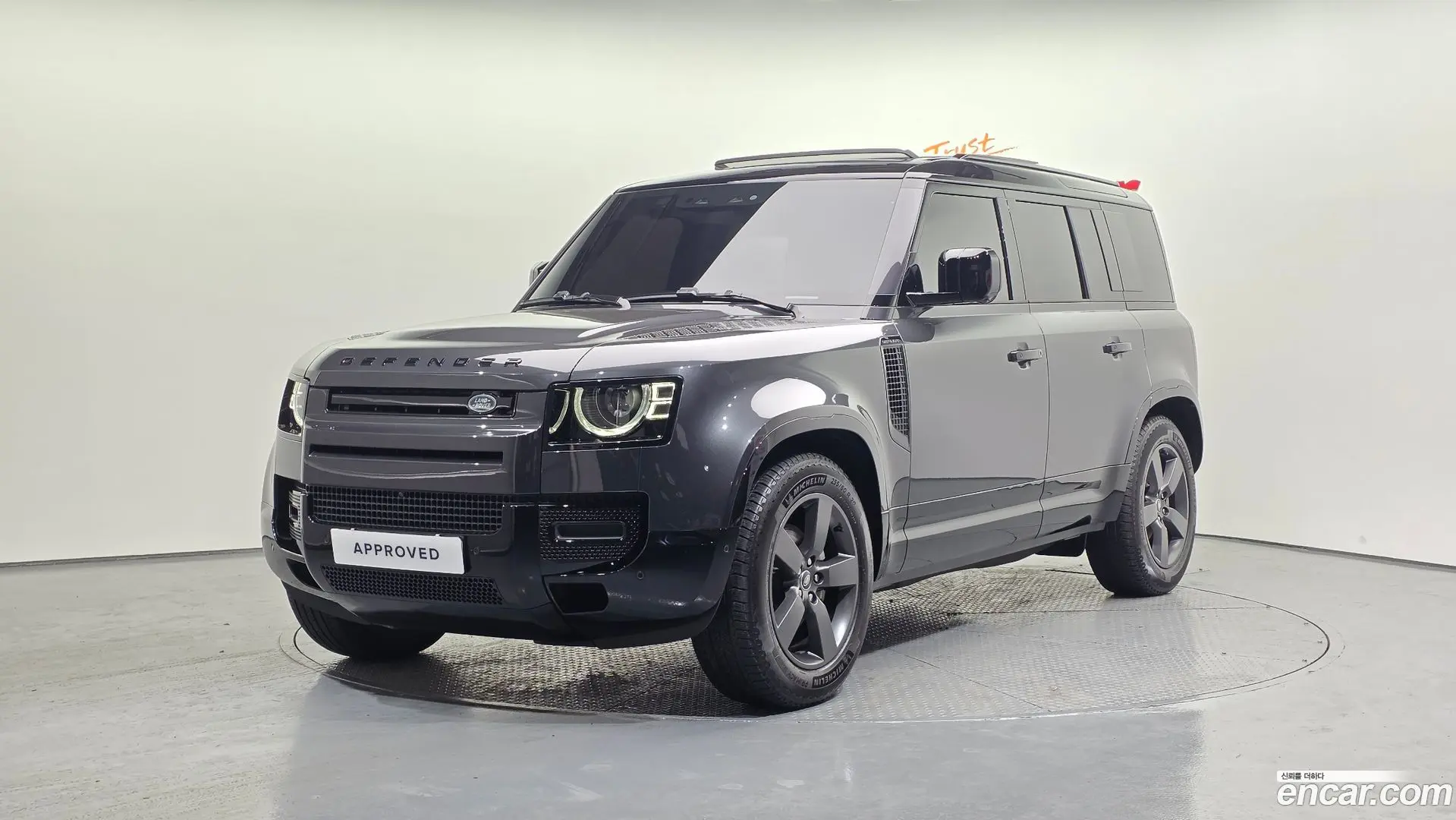 Main__Slider__Photo:Defender Land Rover 2025.8-0