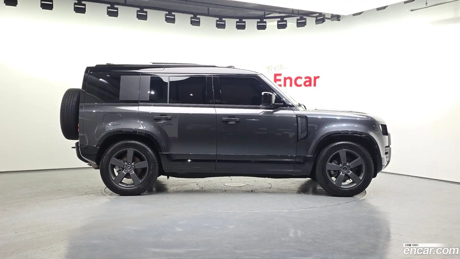 Defender Land Rover 2025.8-OUTER-005
