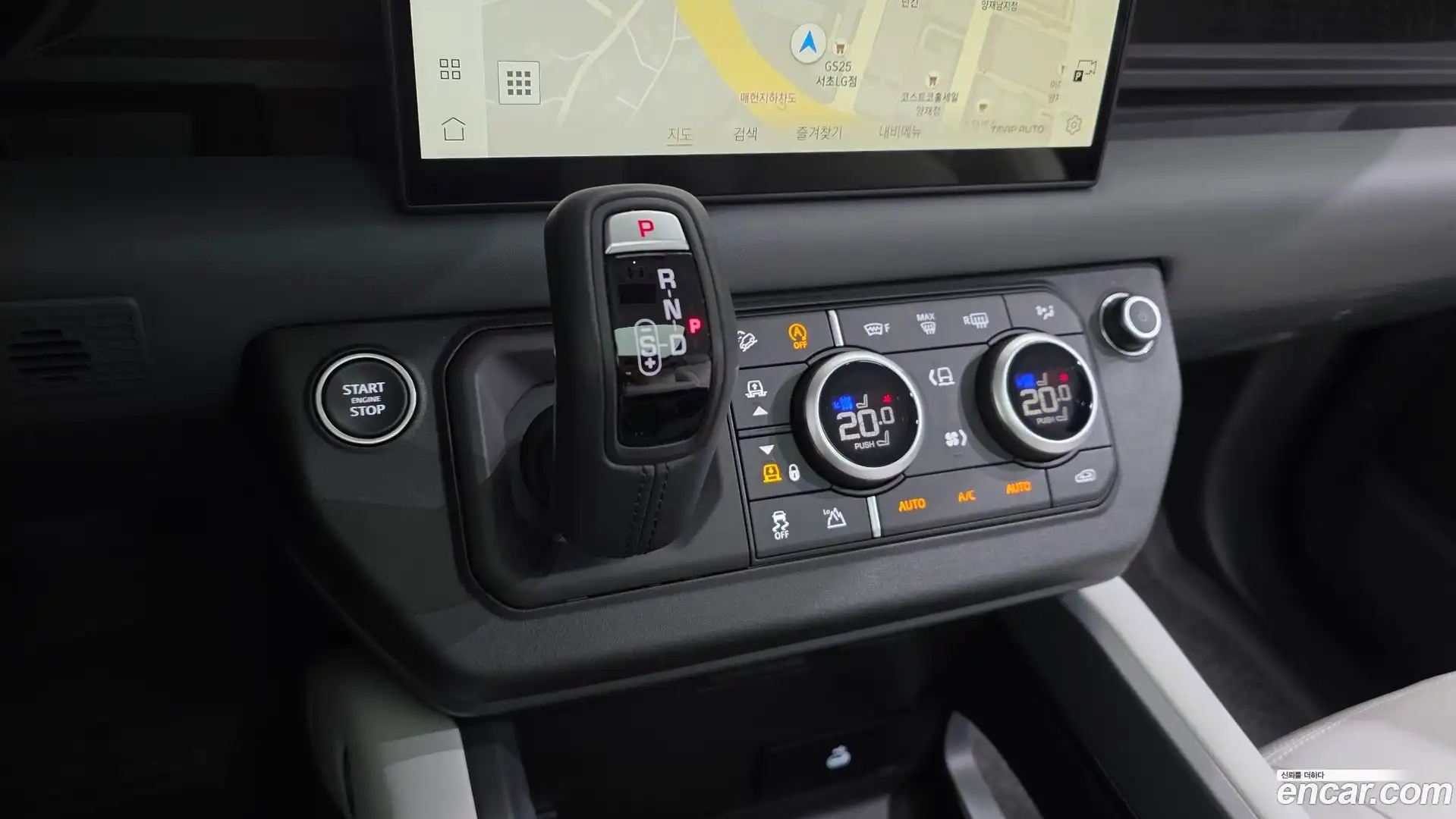 Defender Land Rover 2025.8-OPTION-017