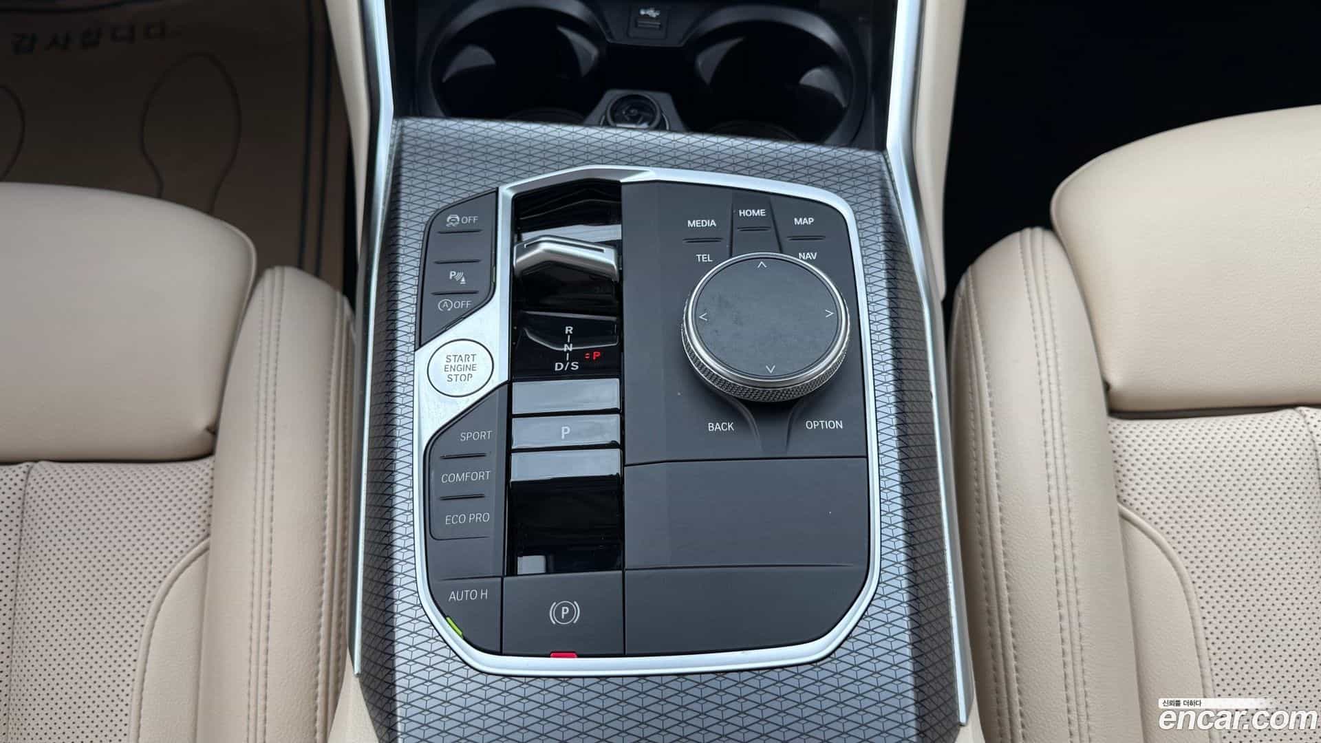 3-Series BMW 2022.10-INNER-009