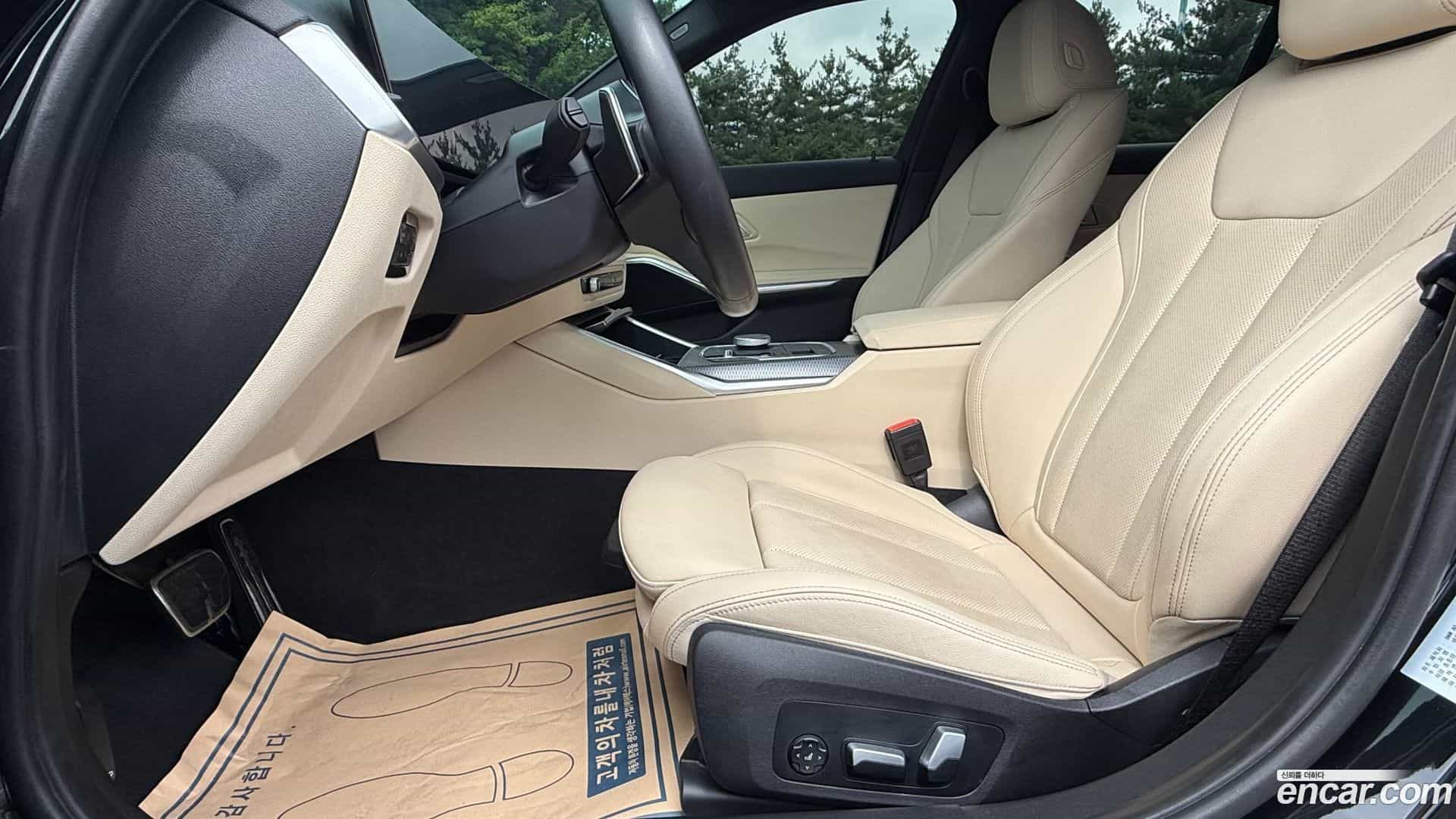 3-Series BMW 2022.10-INNER-010