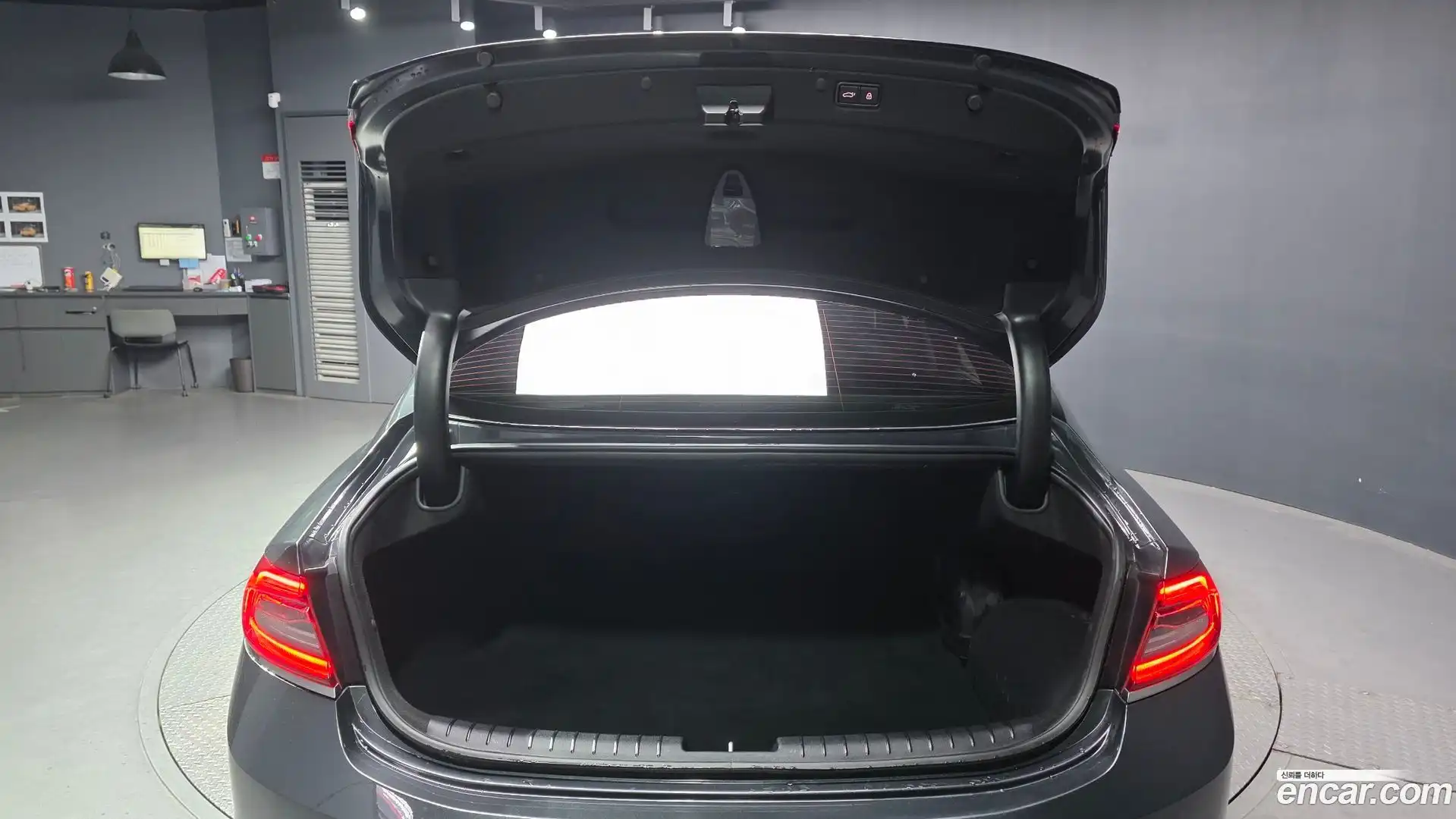 Grandeur Hyundai 2019.3-OPTION-024
