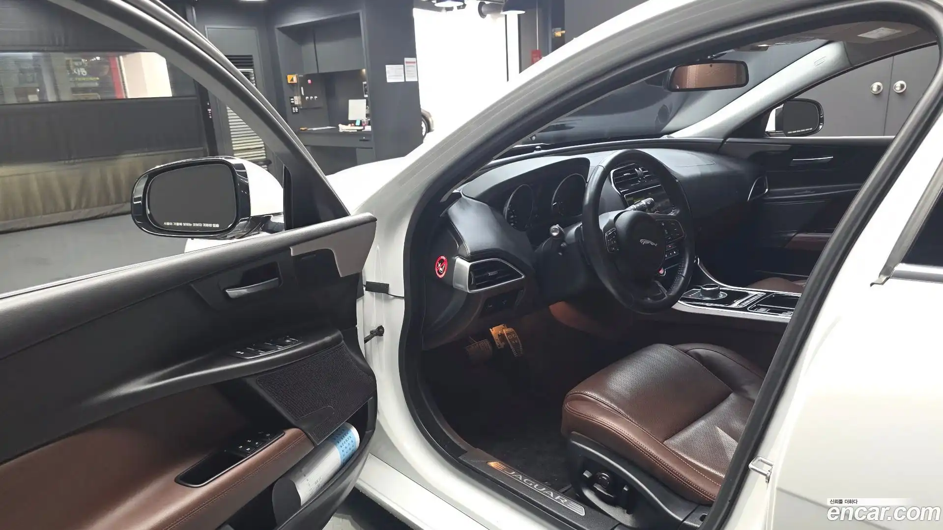 XE Jaguar 2017.9-INNER-010