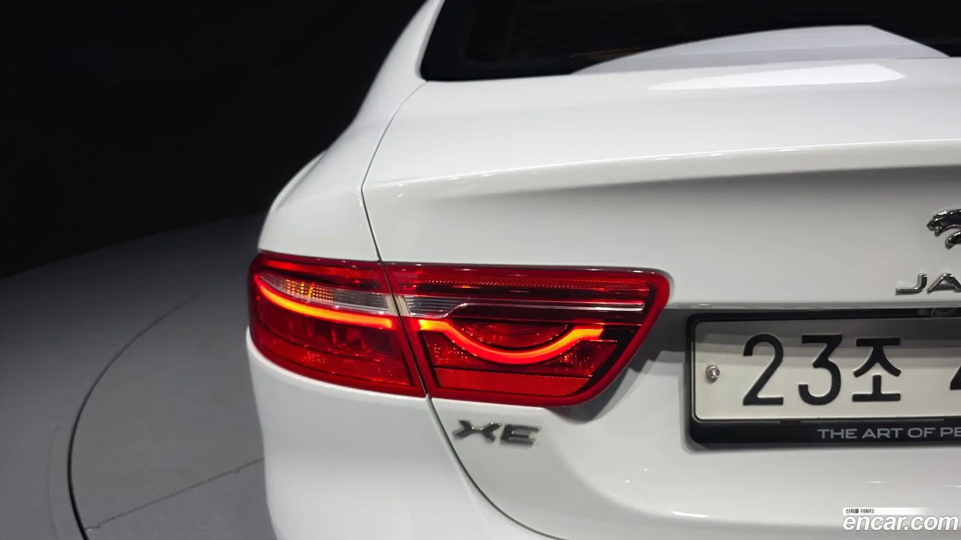 XE Jaguar 2017.9-OUTER-033