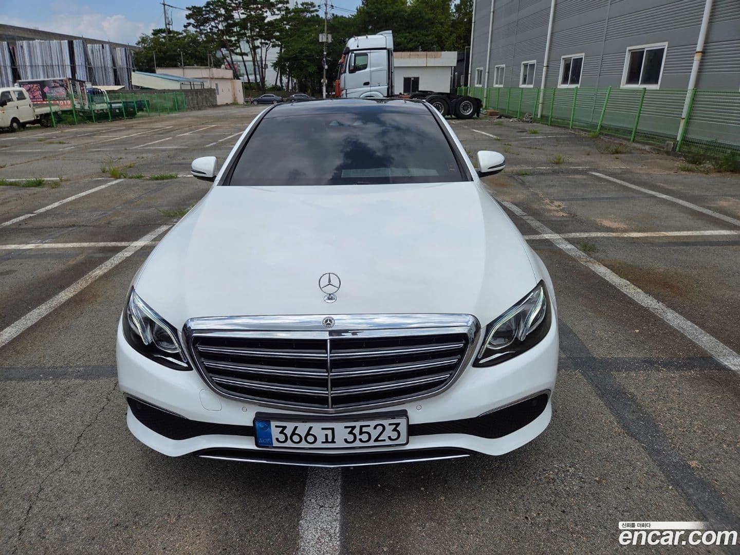 Main__Slider__Photo:E-Class Mercedes-Benz 2017.0-0