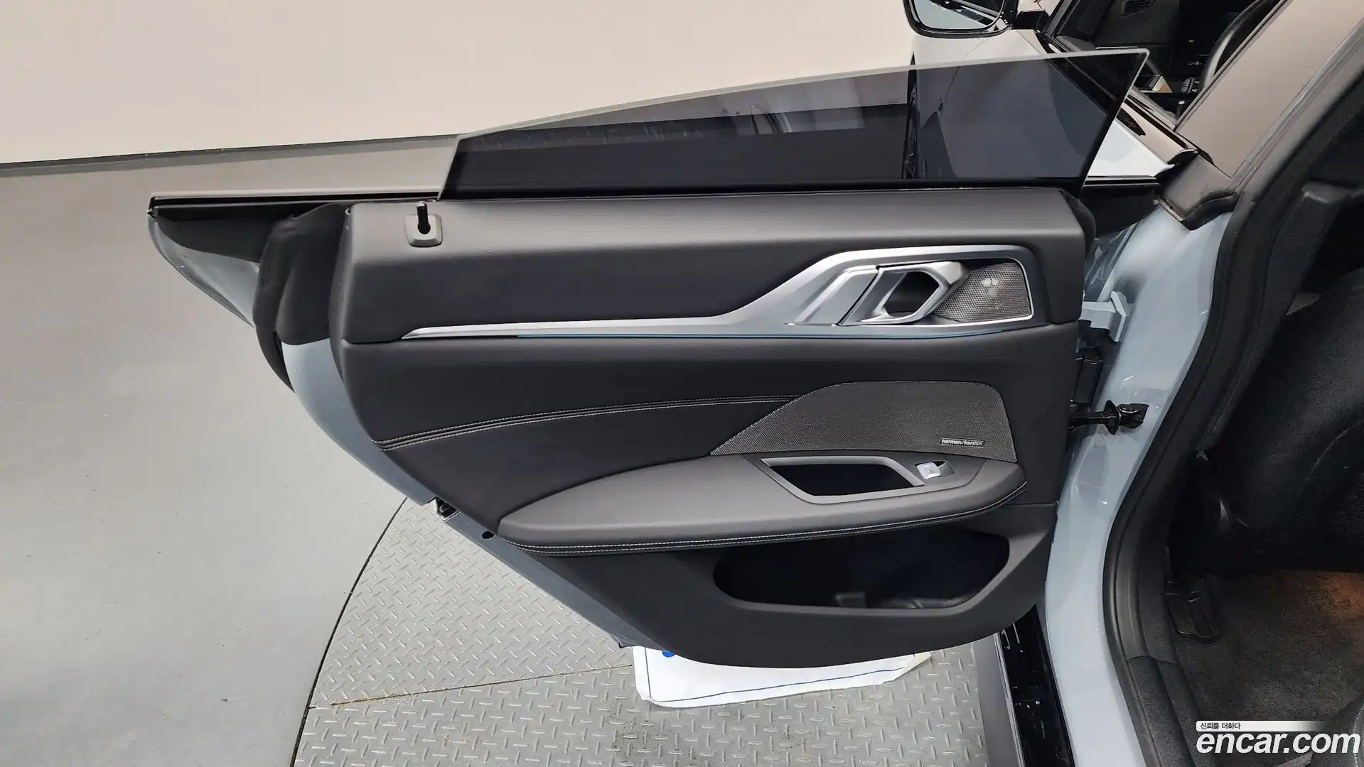 i4 BMW 2023.5-INNER-035
