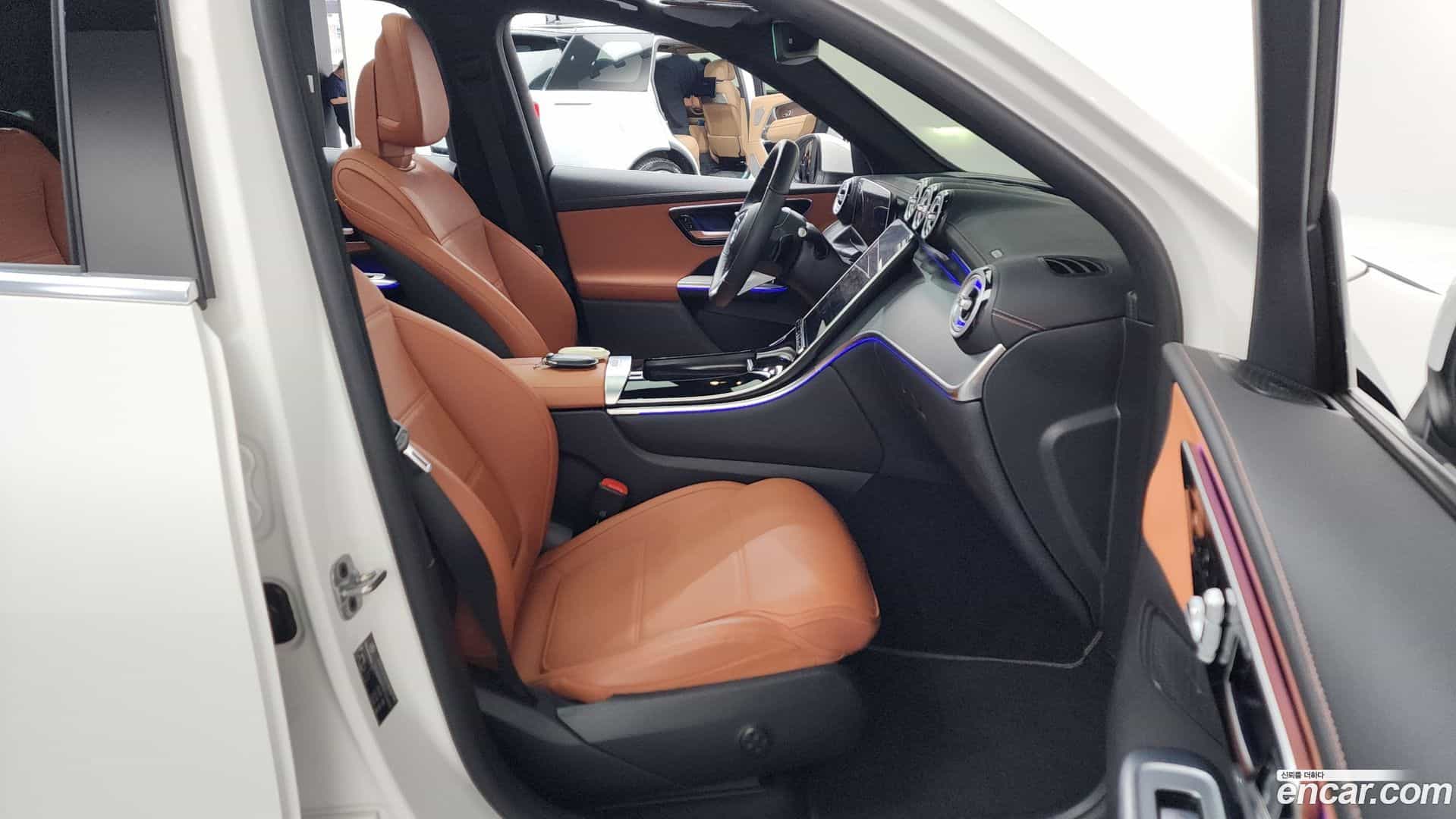 GLC-Class Mercedes-Benz 2023.6-INNER-036