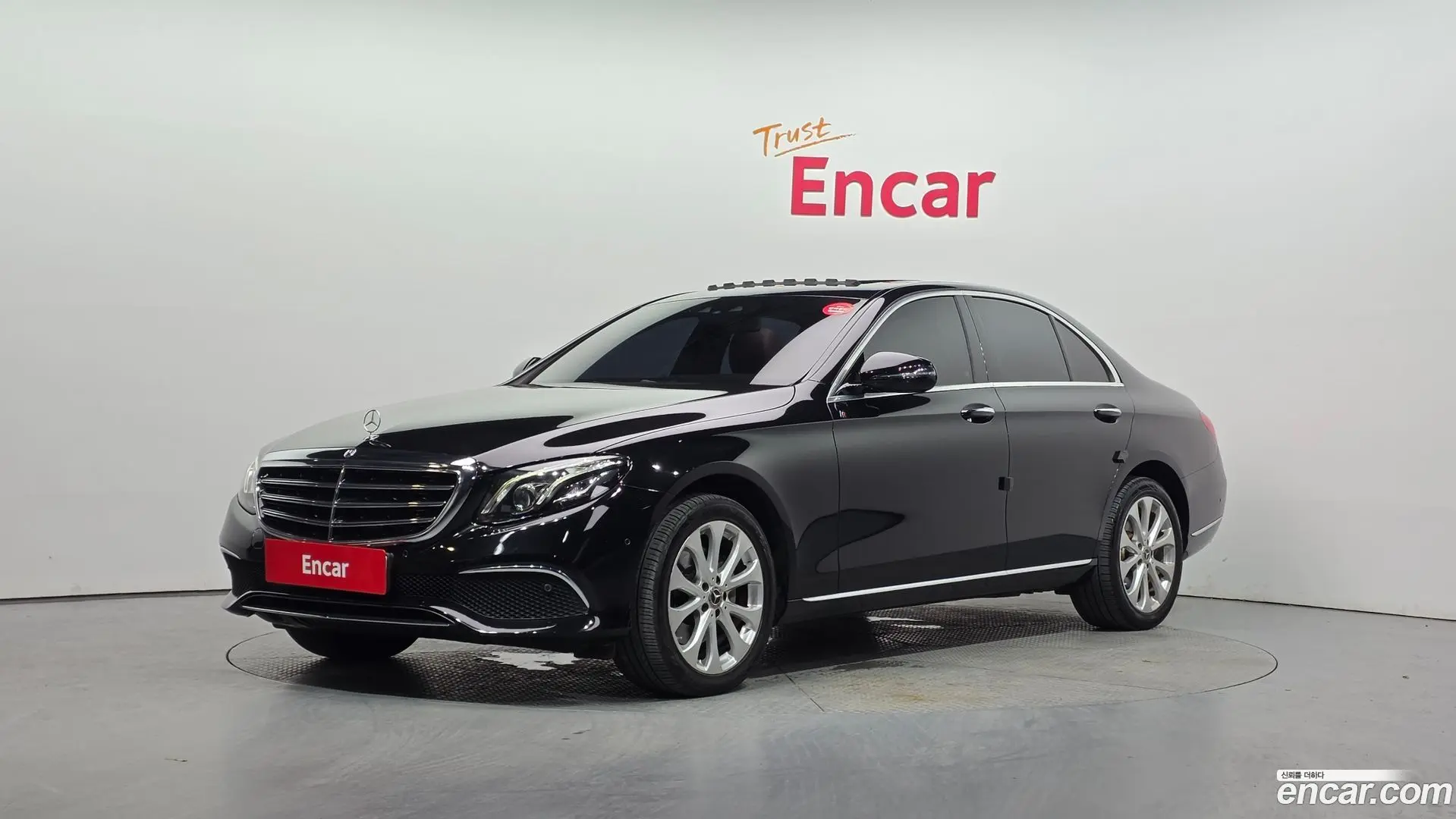 Main__Slider__Photo:E-Class Mercedes-Benz 2017.7-0