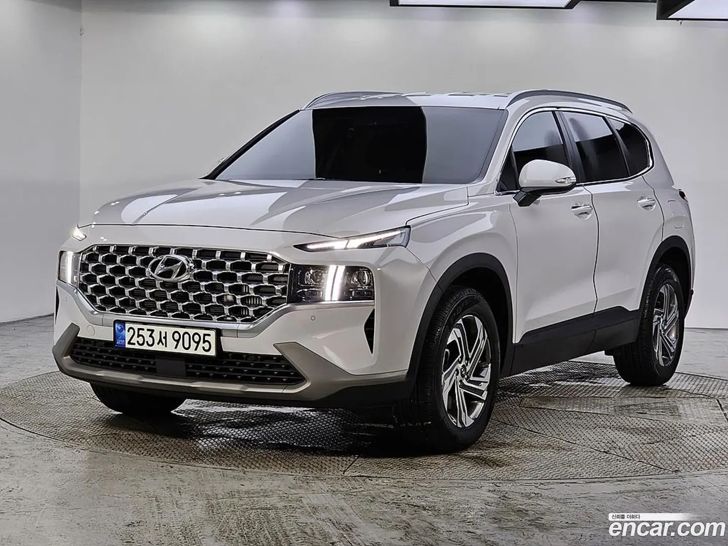 Main__Slider__Photo:Santafe Hyundai 2021.3-0