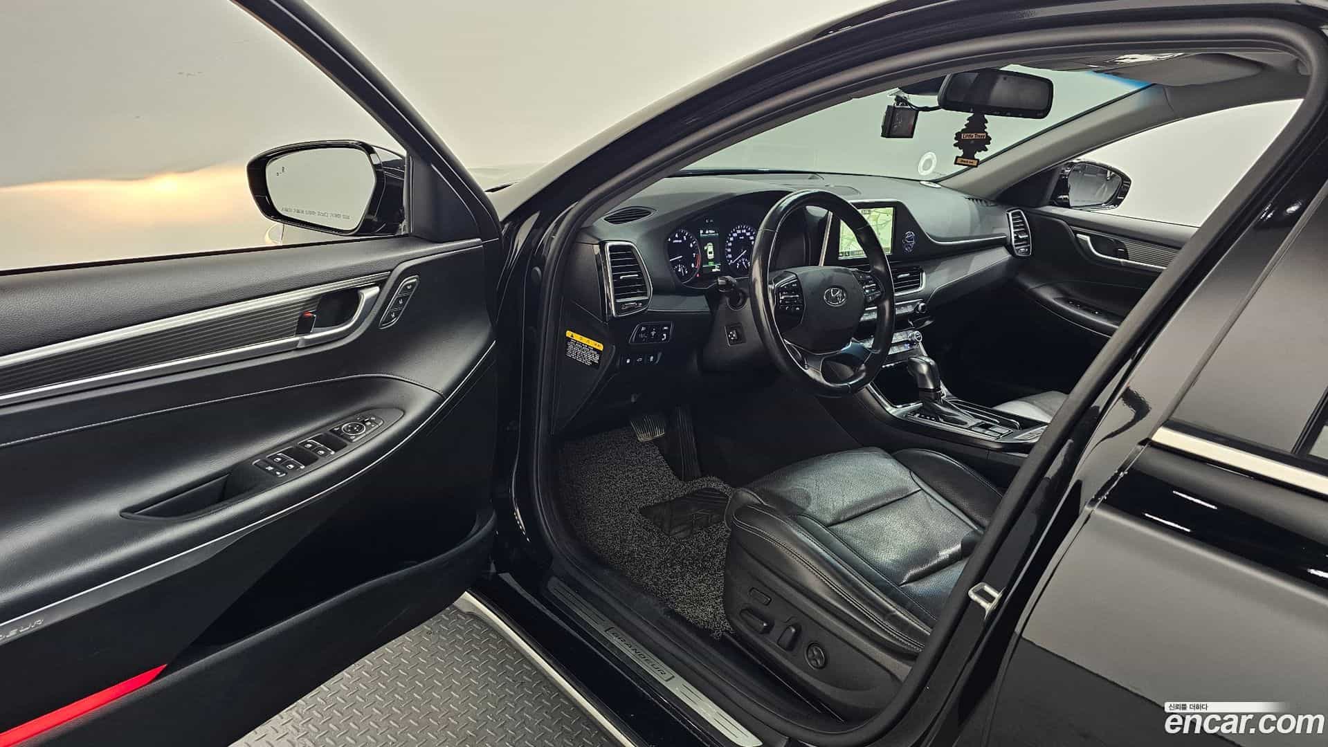 Grandeur Hyundai 2018.8-INNER-010