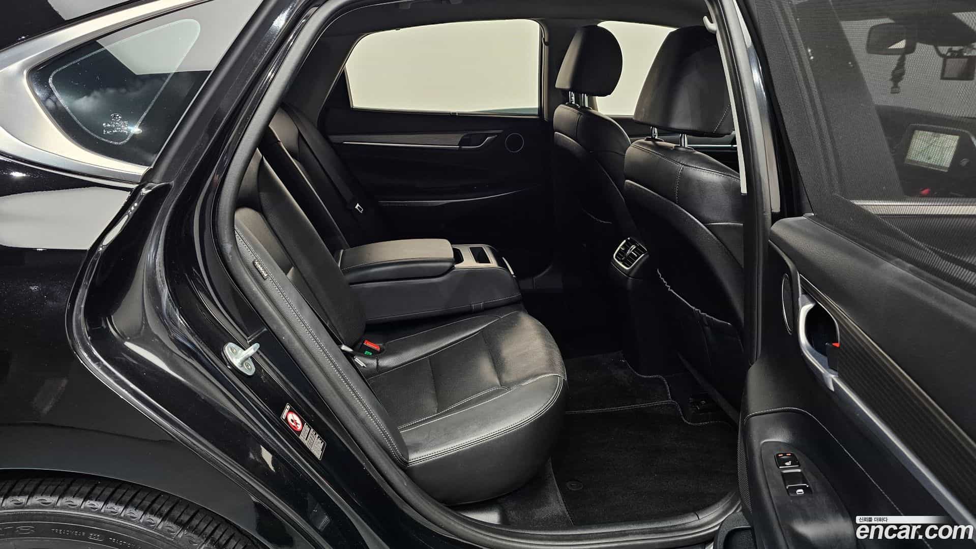 Grandeur Hyundai 2018.8-OPTION-015
