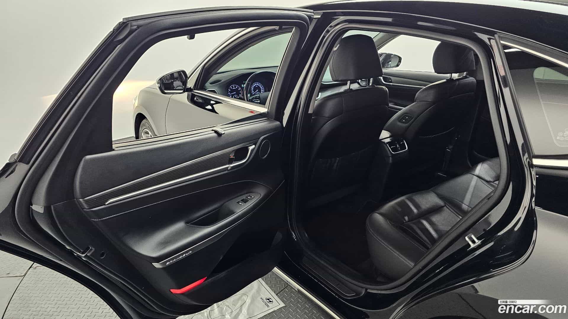 Grandeur Hyundai 2018.8-OPTION-040