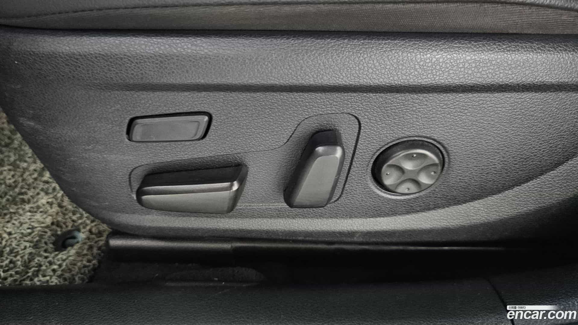 Grandeur Hyundai 2018.8-OPTION-044