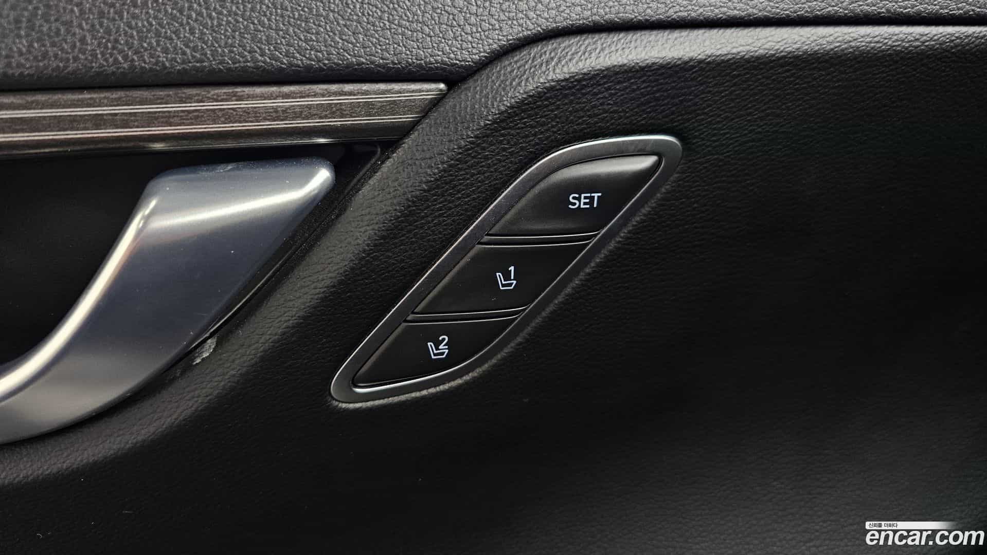 Grandeur Hyundai 2018.8-OPTION-046