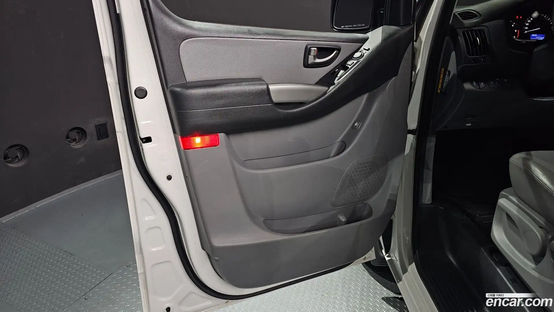 Starex Hyundai 2019.5-INNER-035