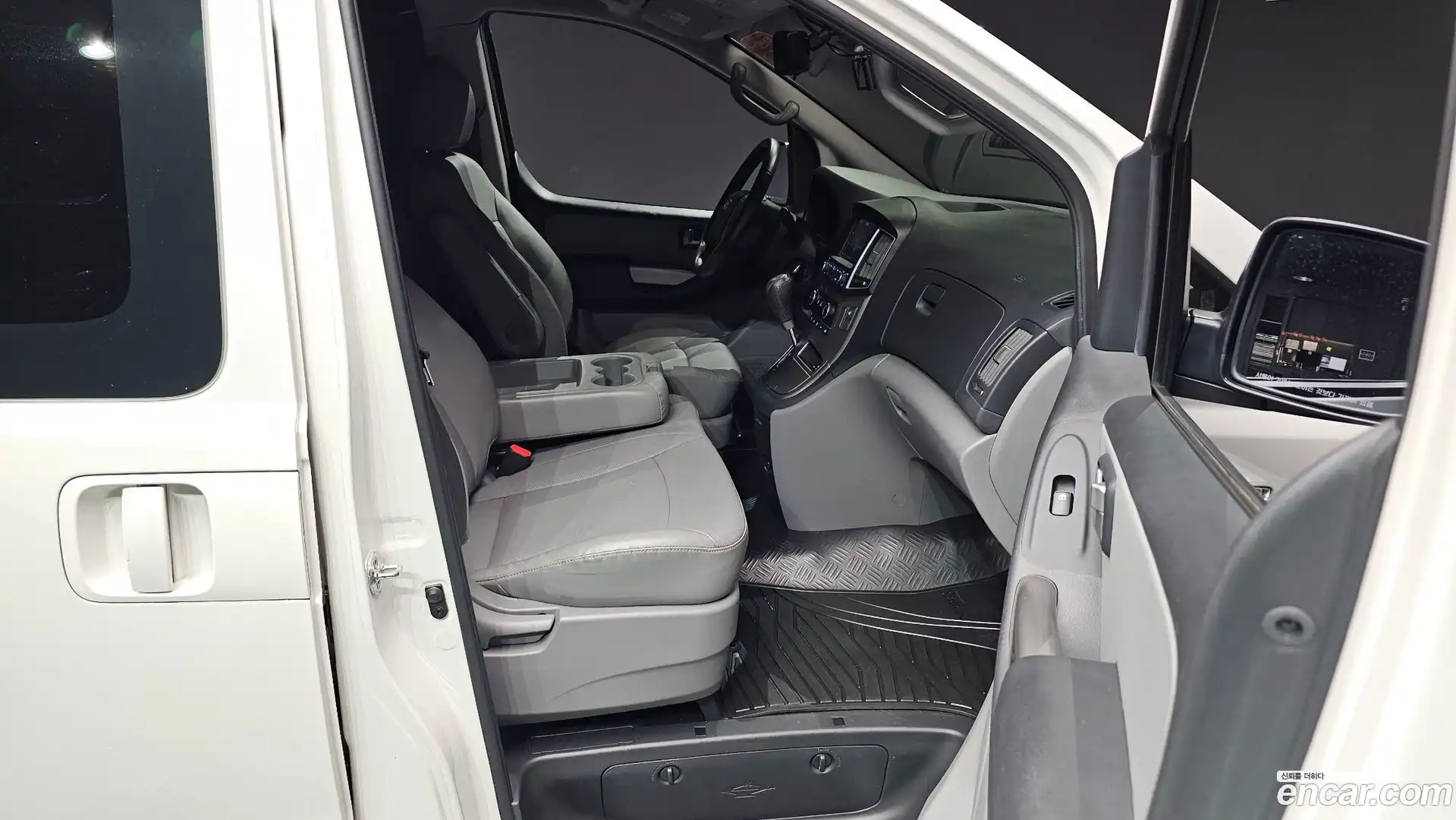 Starex Hyundai 2019.5-INNER-036