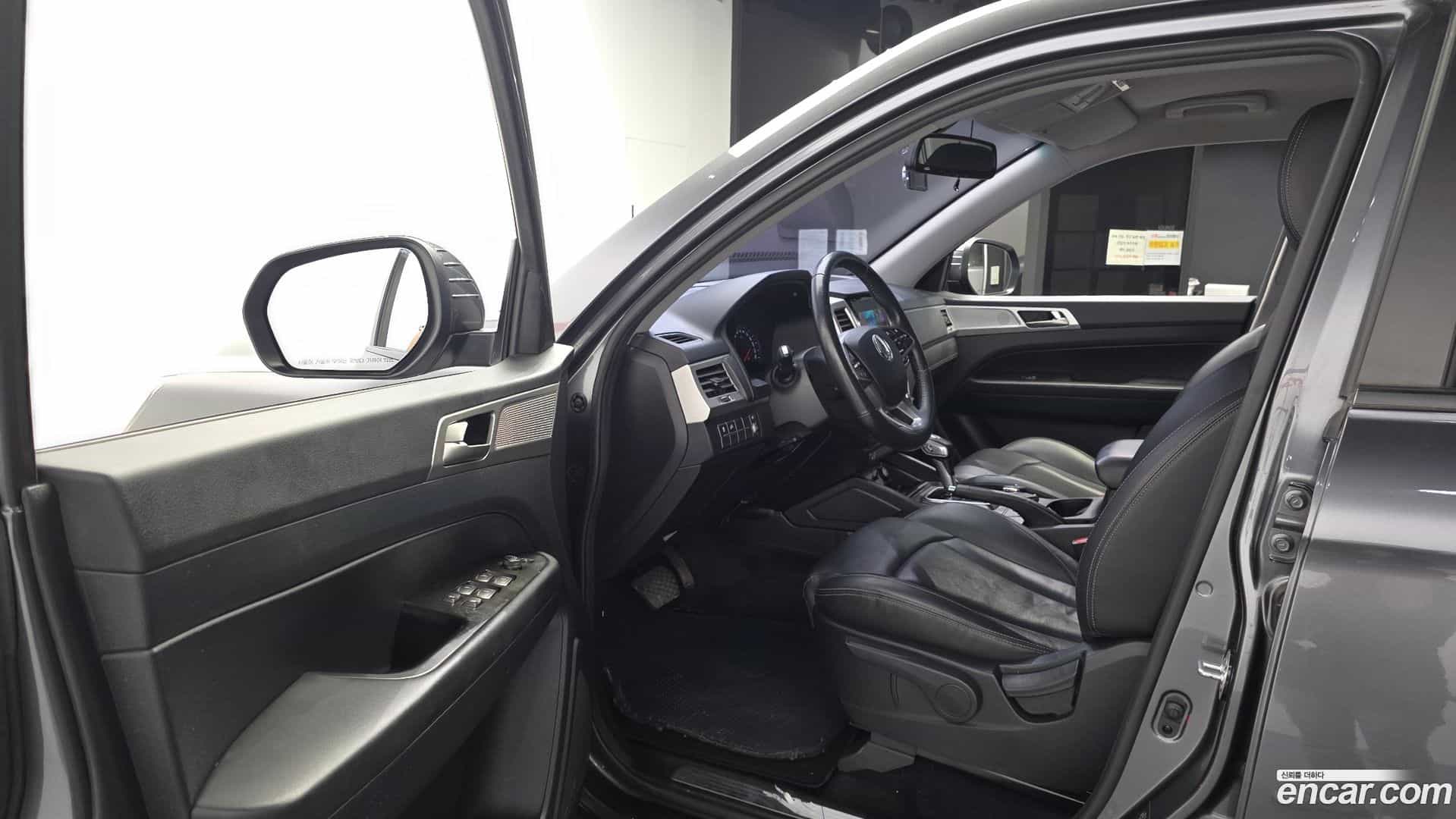 Rexton KG Mobility 2019.3-INNER-010