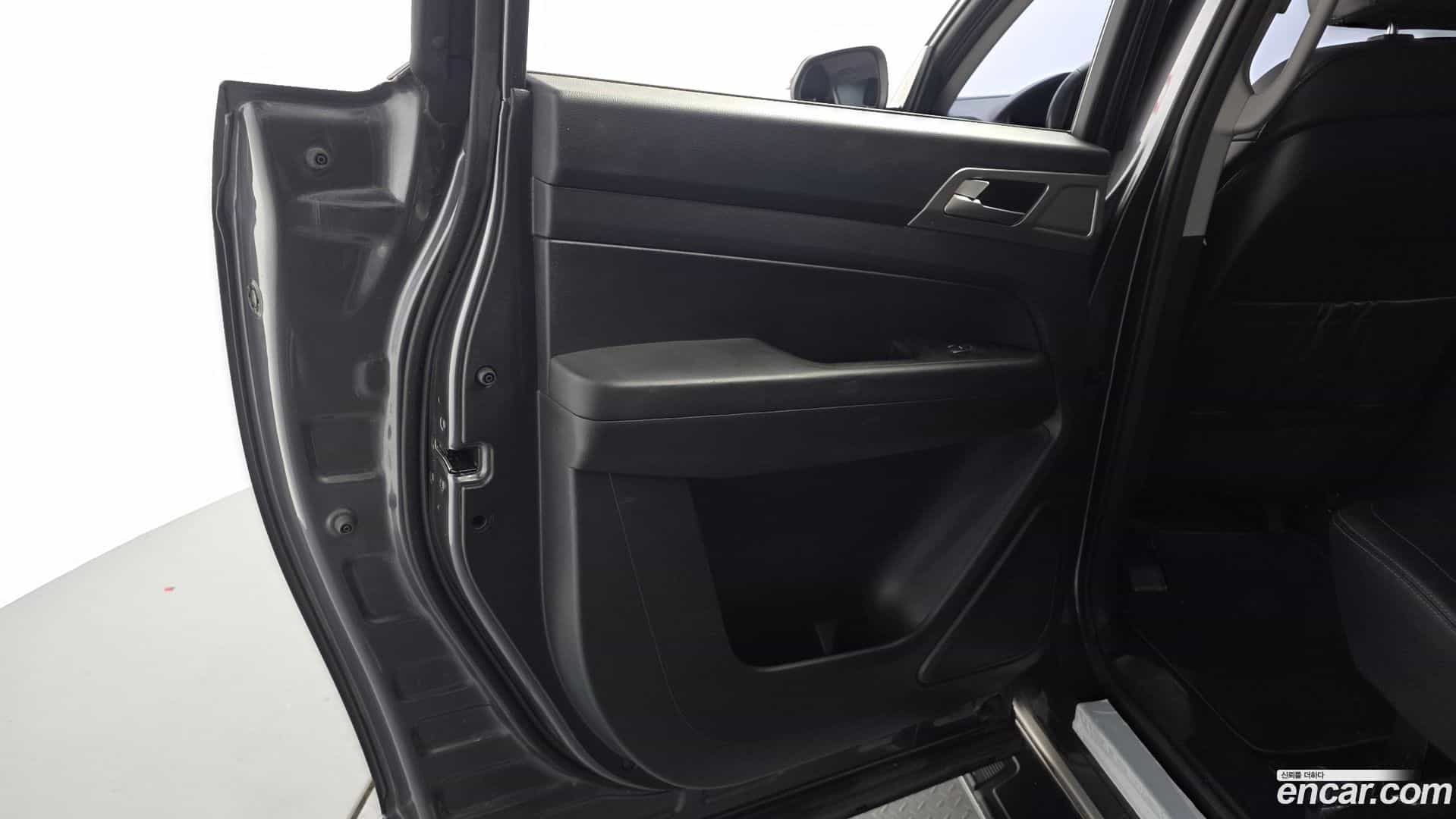 Rexton KG Mobility 2019.3-INNER-035